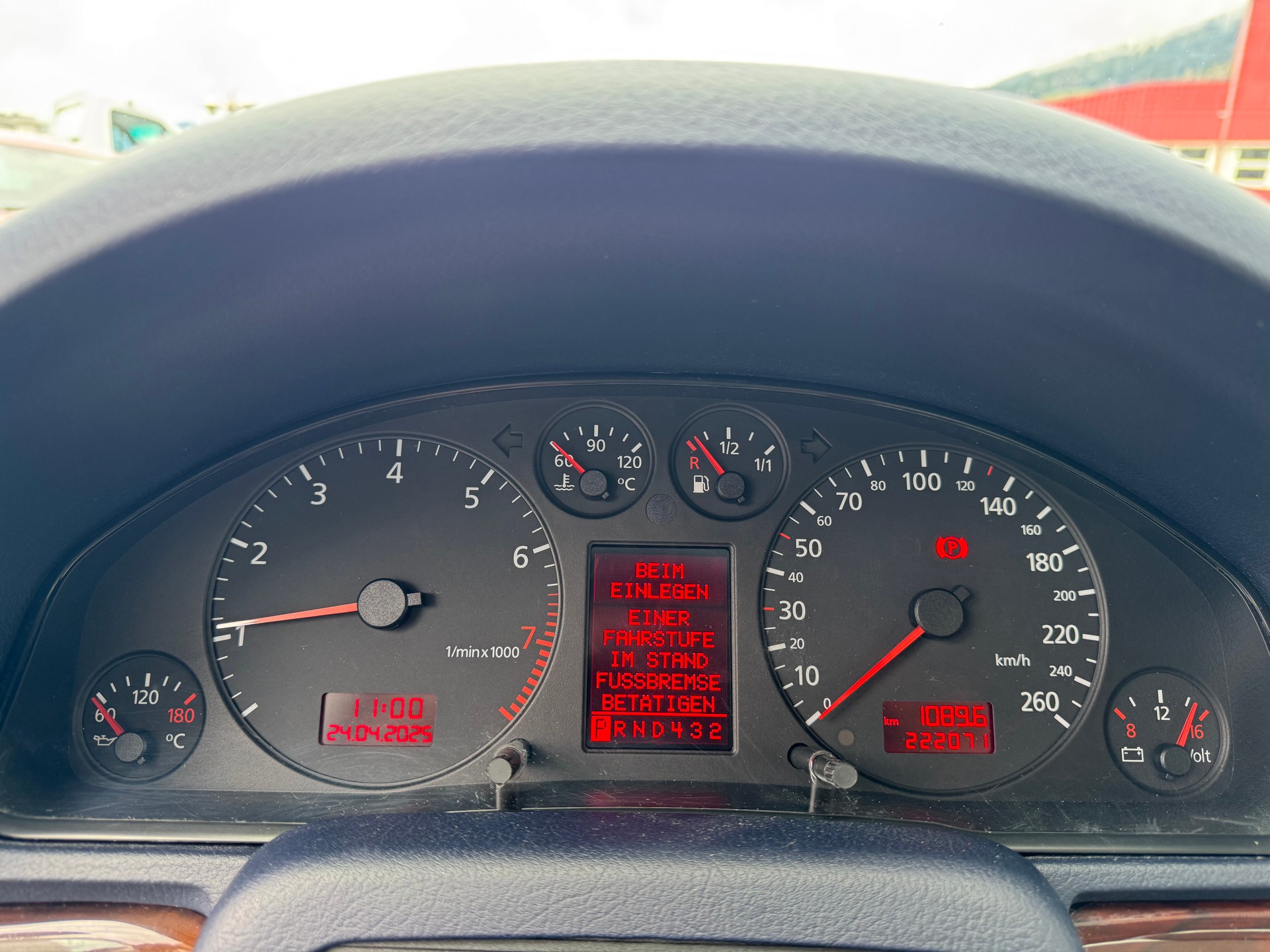 AUDI A4 2.8 quattro Advance-image-10