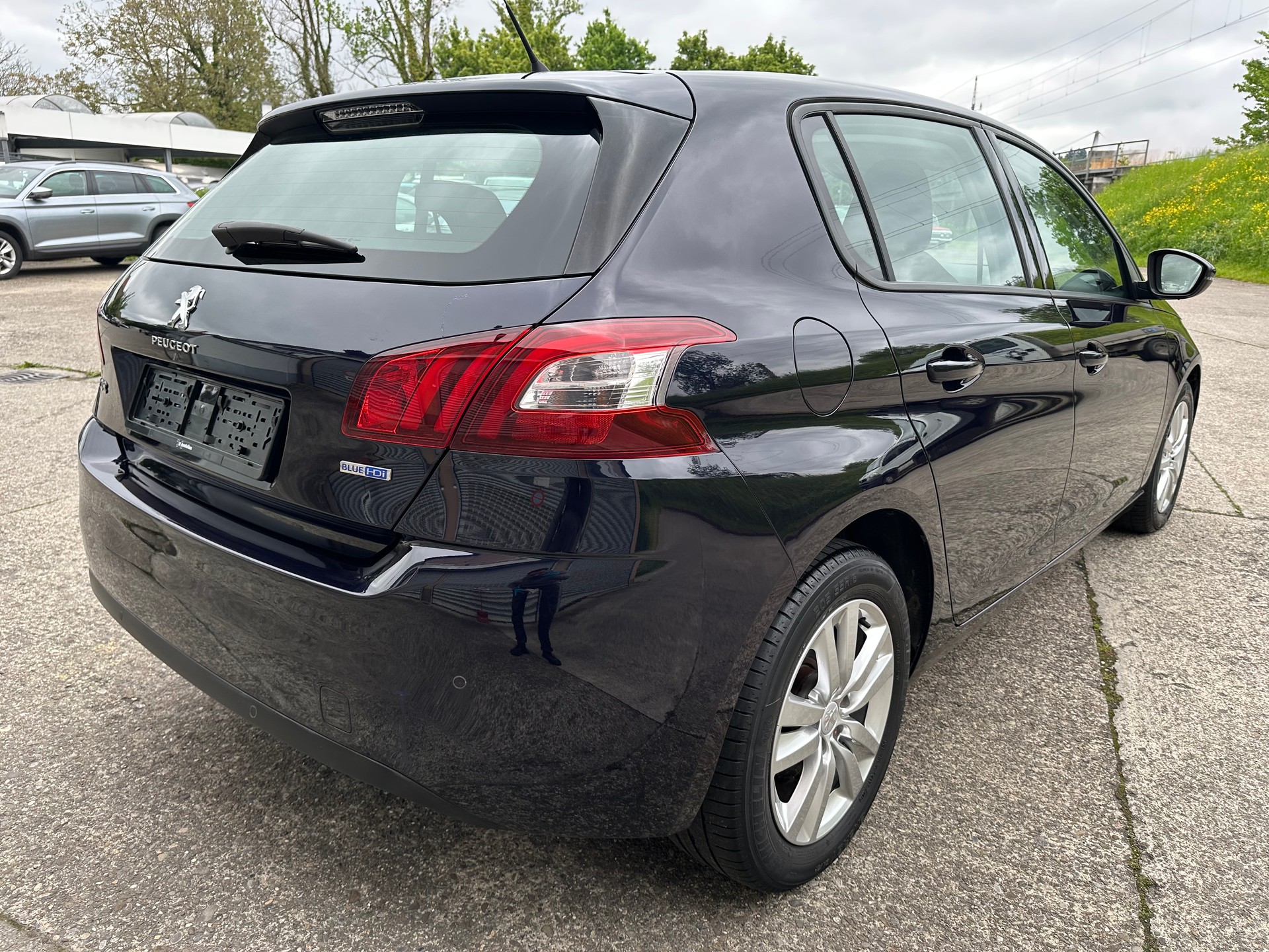 PEUGEOT 308 1.6 BlueHDI Active-image-4