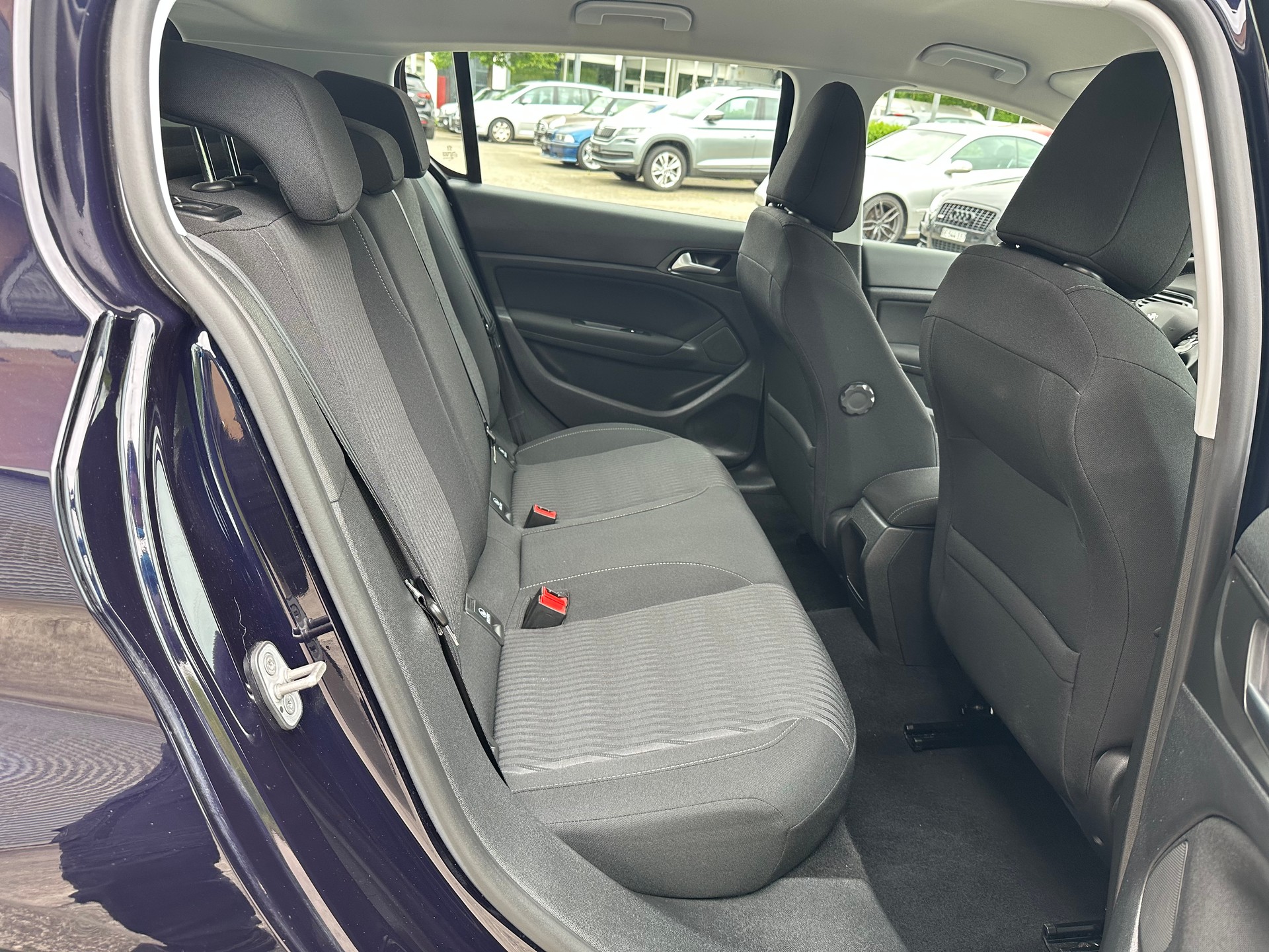 PEUGEOT 308 1.6 BlueHDI Active-image-13