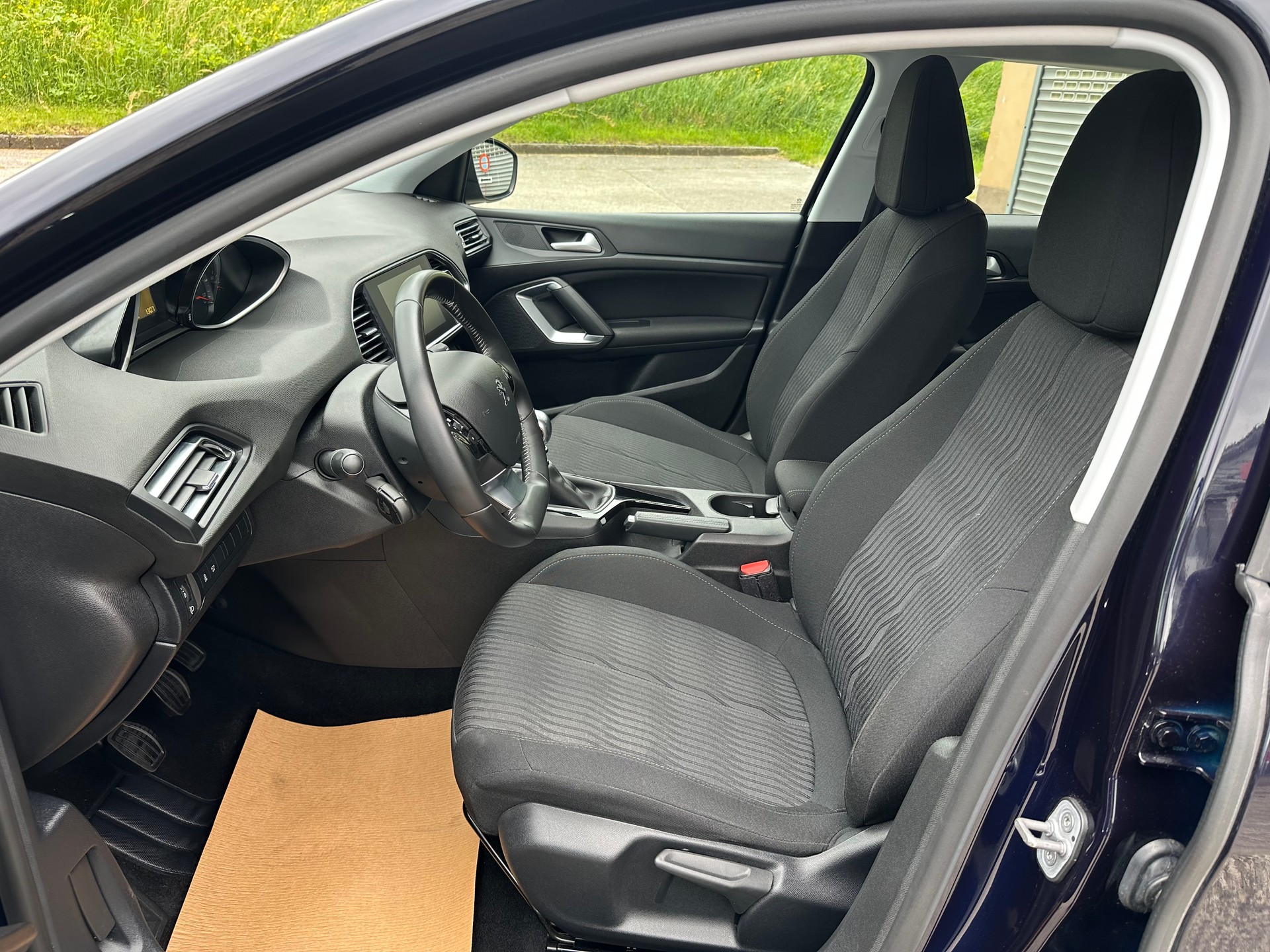PEUGEOT 308 1.6 BlueHDI Active-image-8