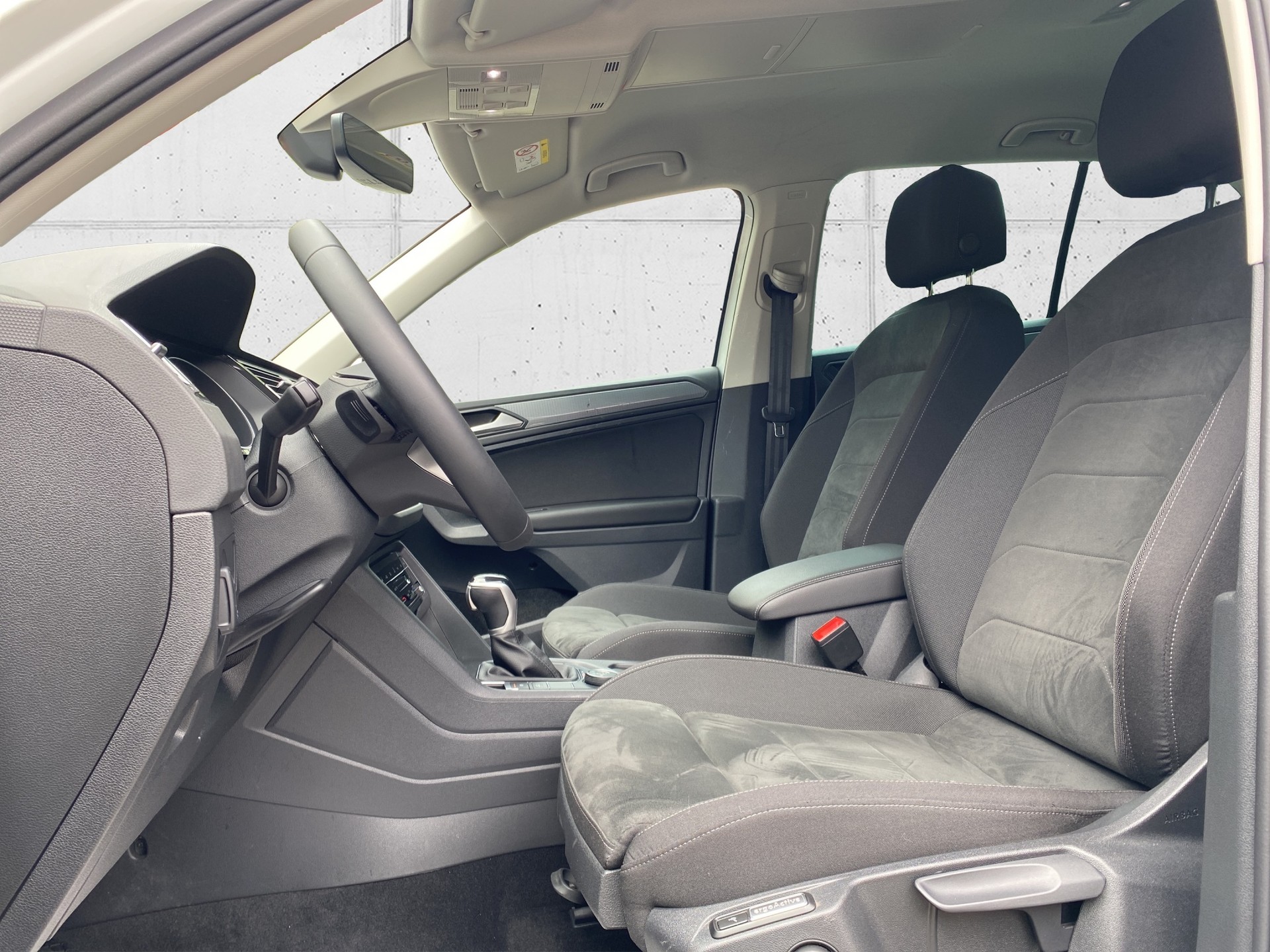 VW Tiguan 2.0TSI Life 4Motion DSG-image-11
