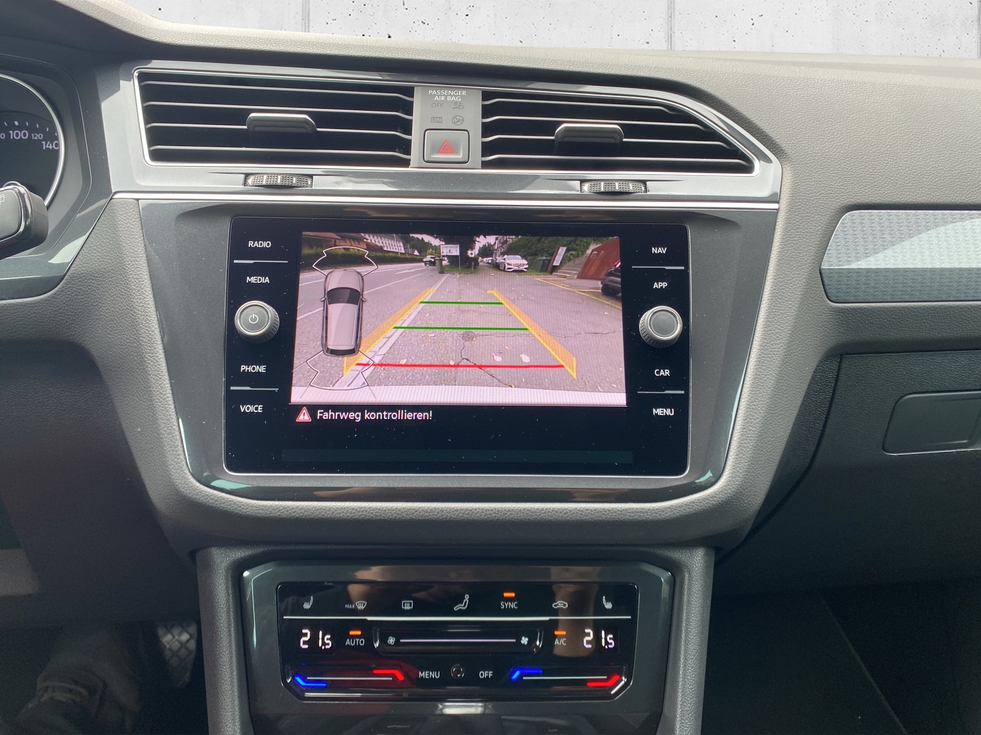 VW Tiguan 2.0TSI Life 4Motion DSG-image-10