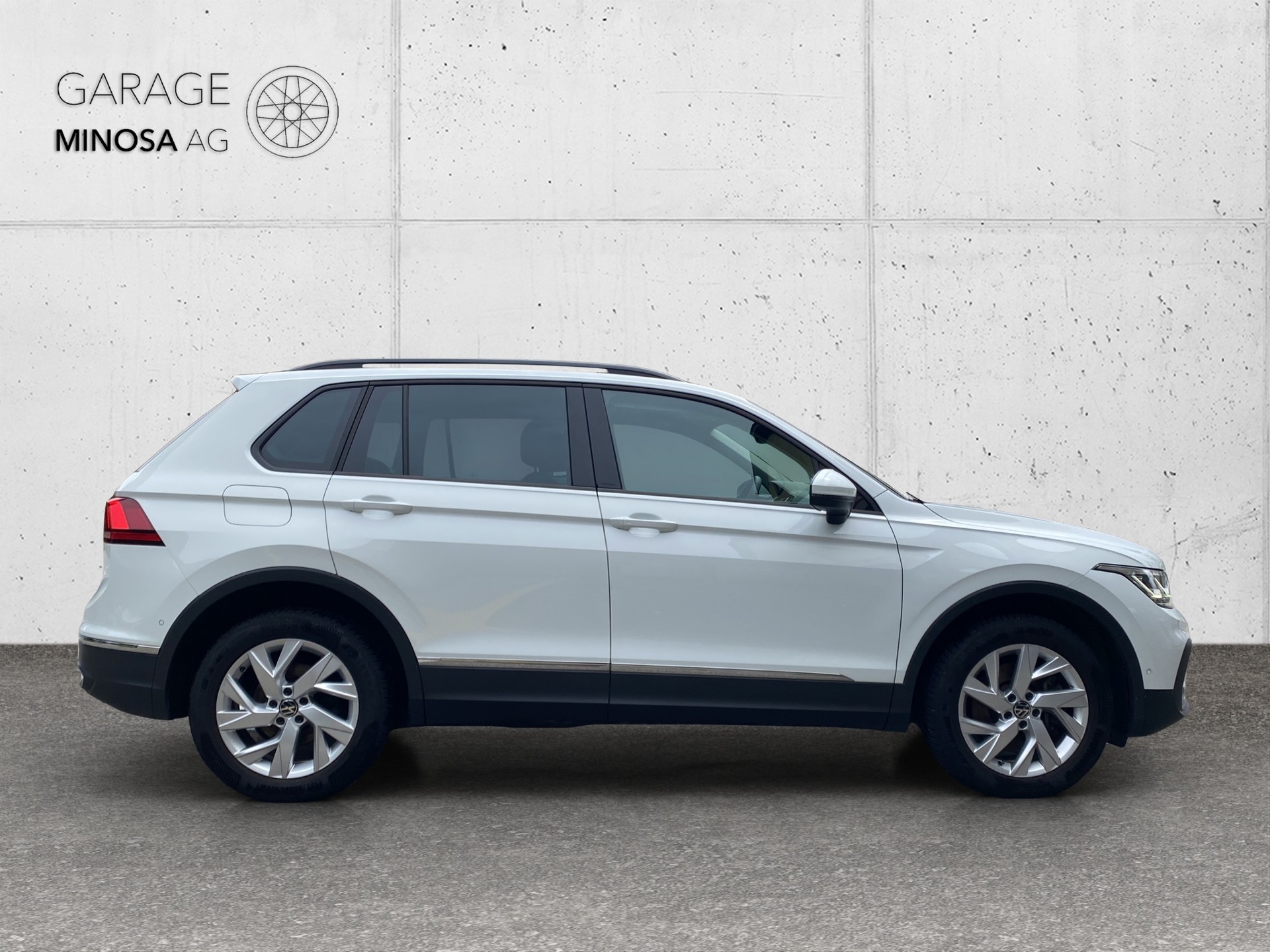 VW Tiguan 2.0TSI Life 4Motion DSG-image-4