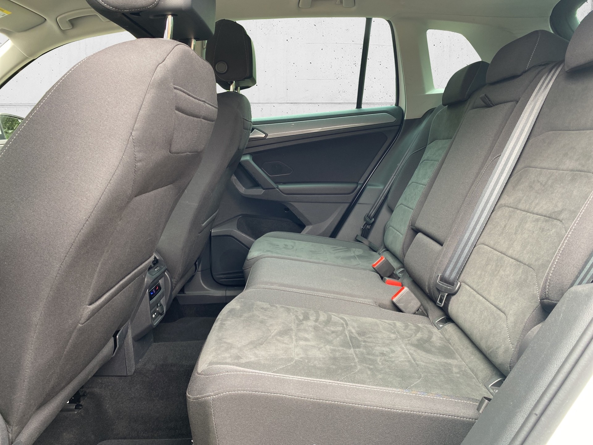 VW Tiguan 2.0TSI Life 4Motion DSG-image-13