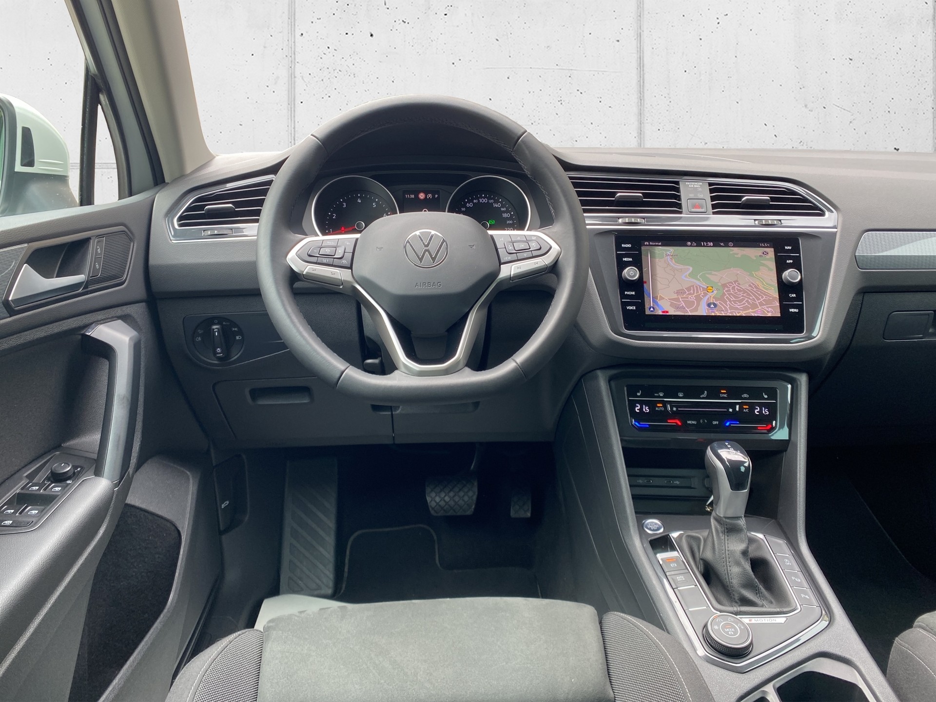 VW Tiguan 2.0TSI Life 4Motion DSG-image-7