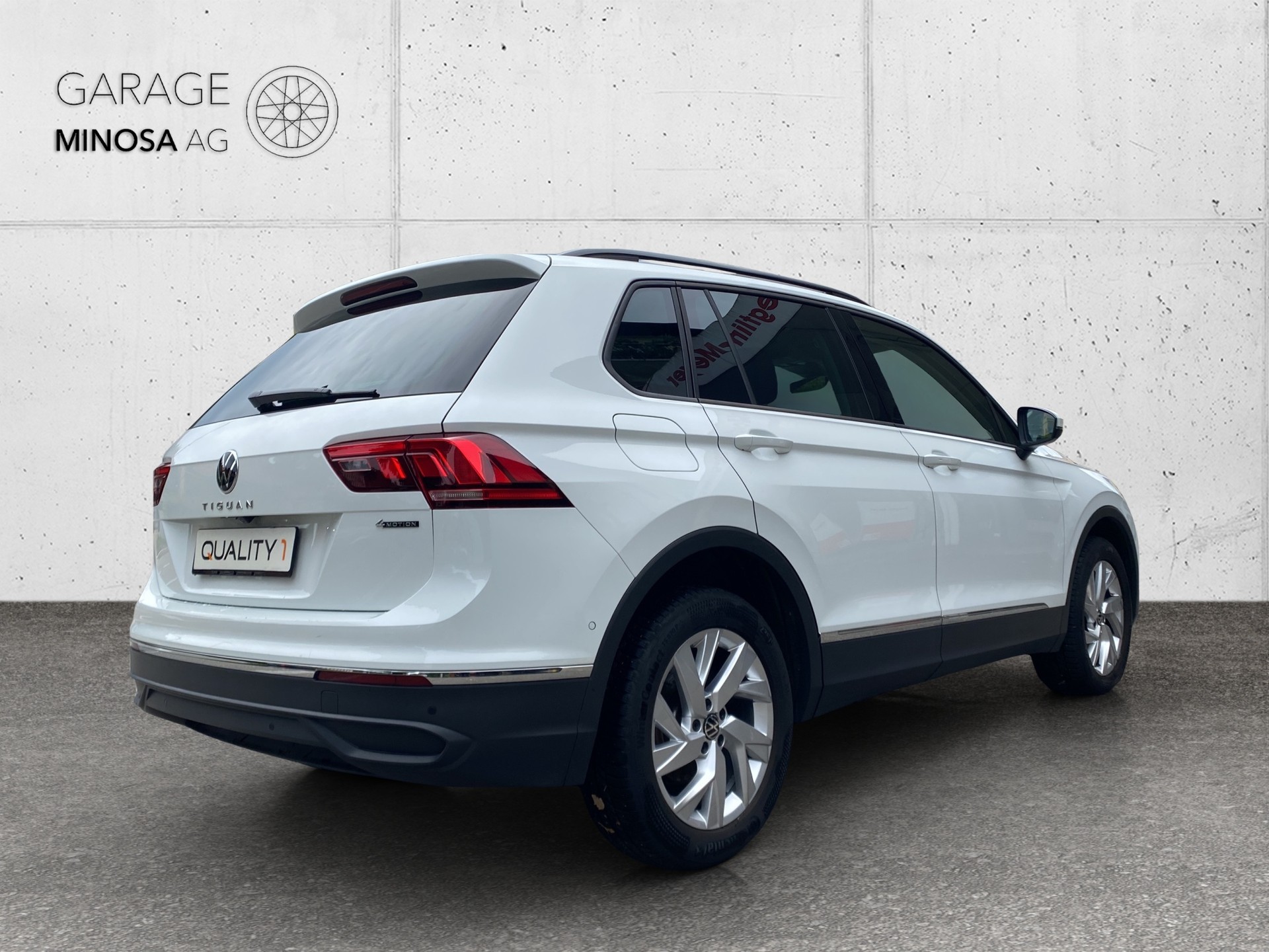 VW Tiguan 2.0TSI Life 4Motion DSG-image-3