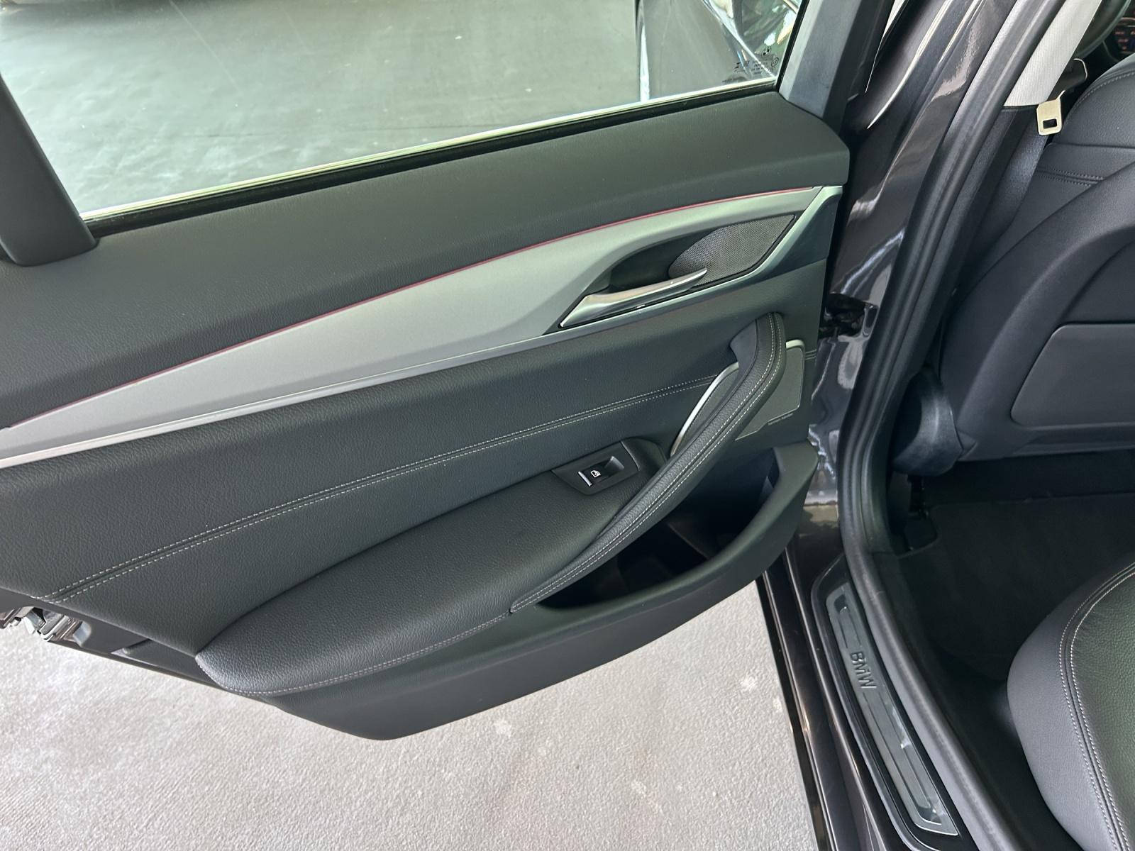BMW 530d xDrive-image-16