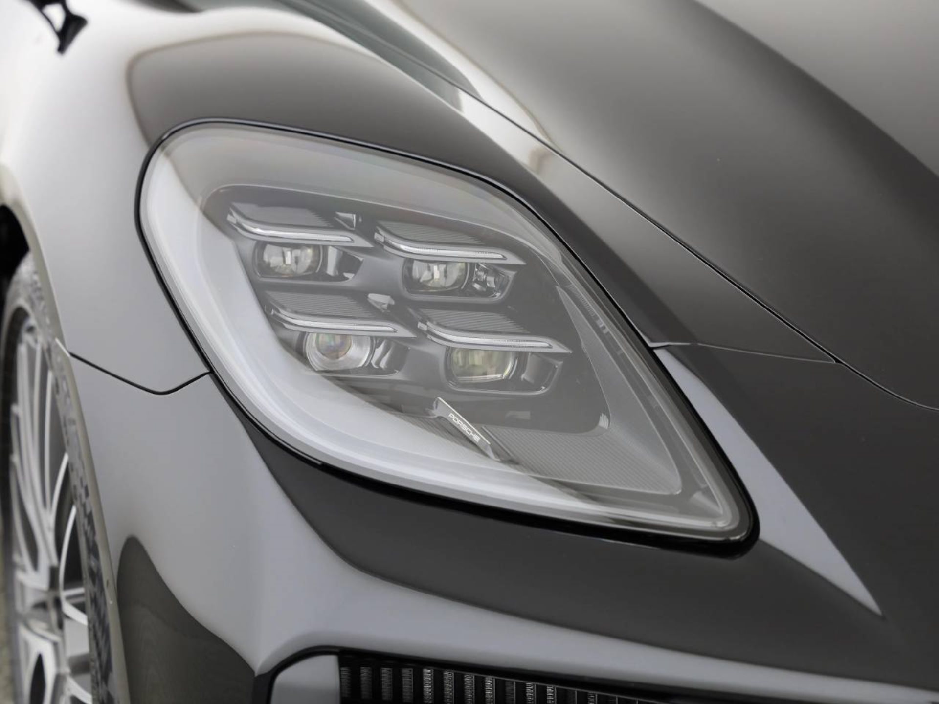 PORSCHE Panamera 4 E-Hybrid-image-8