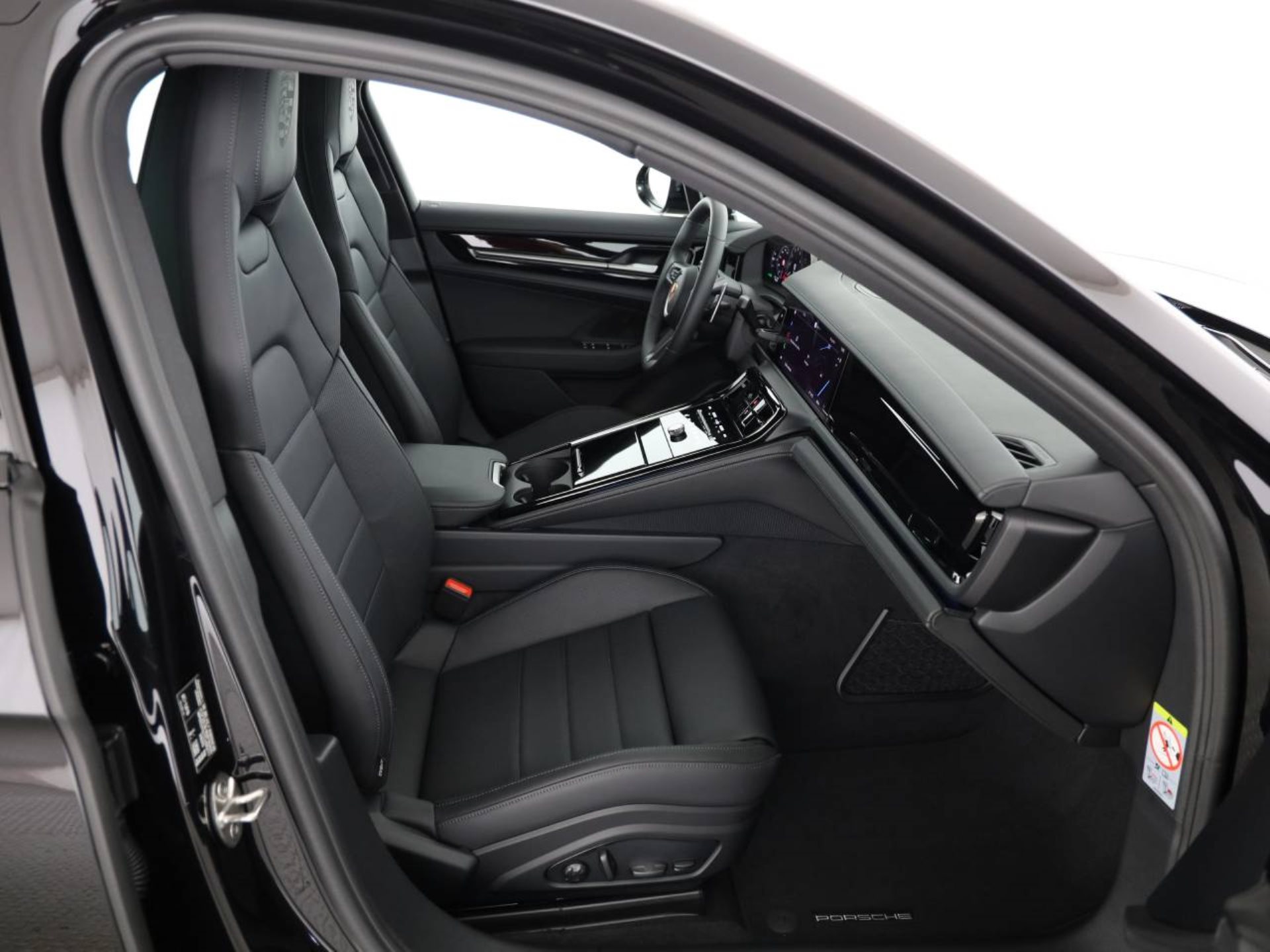PORSCHE Panamera 4 E-Hybrid-image-15