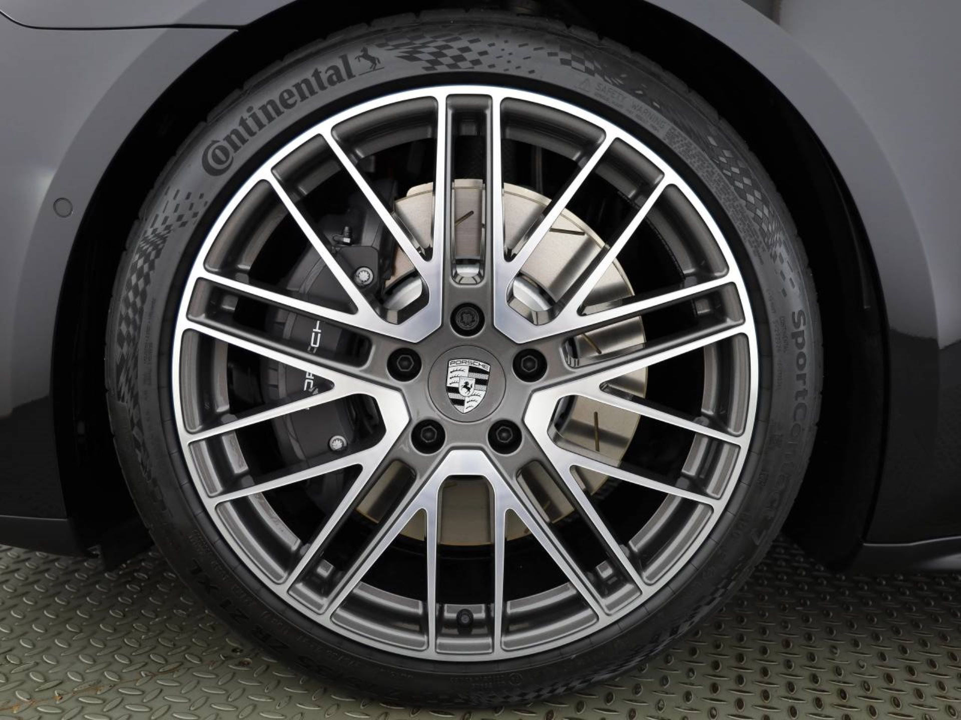 PORSCHE Panamera 4 E-Hybrid-image-5