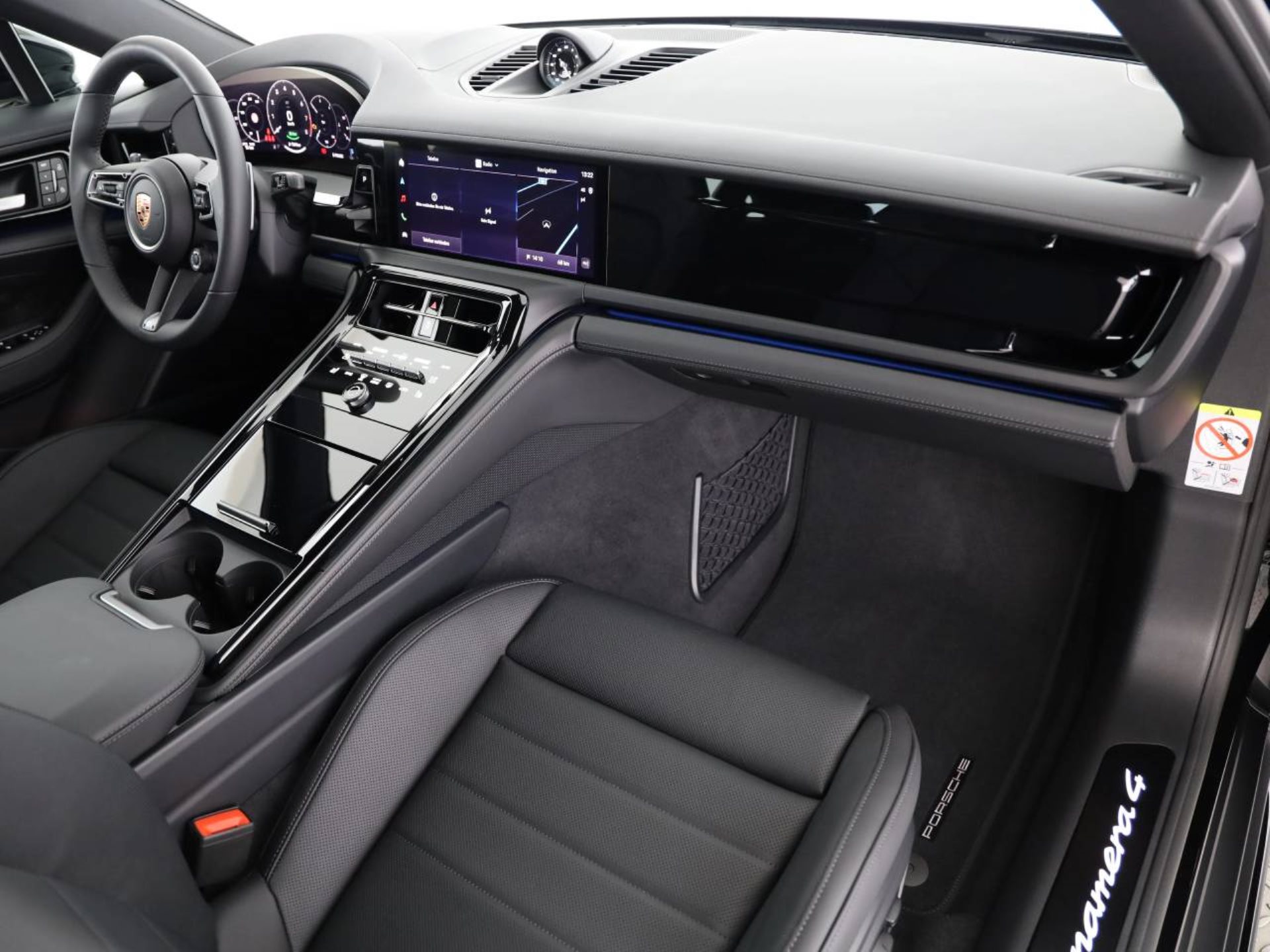 PORSCHE Panamera 4 E-Hybrid-image-10