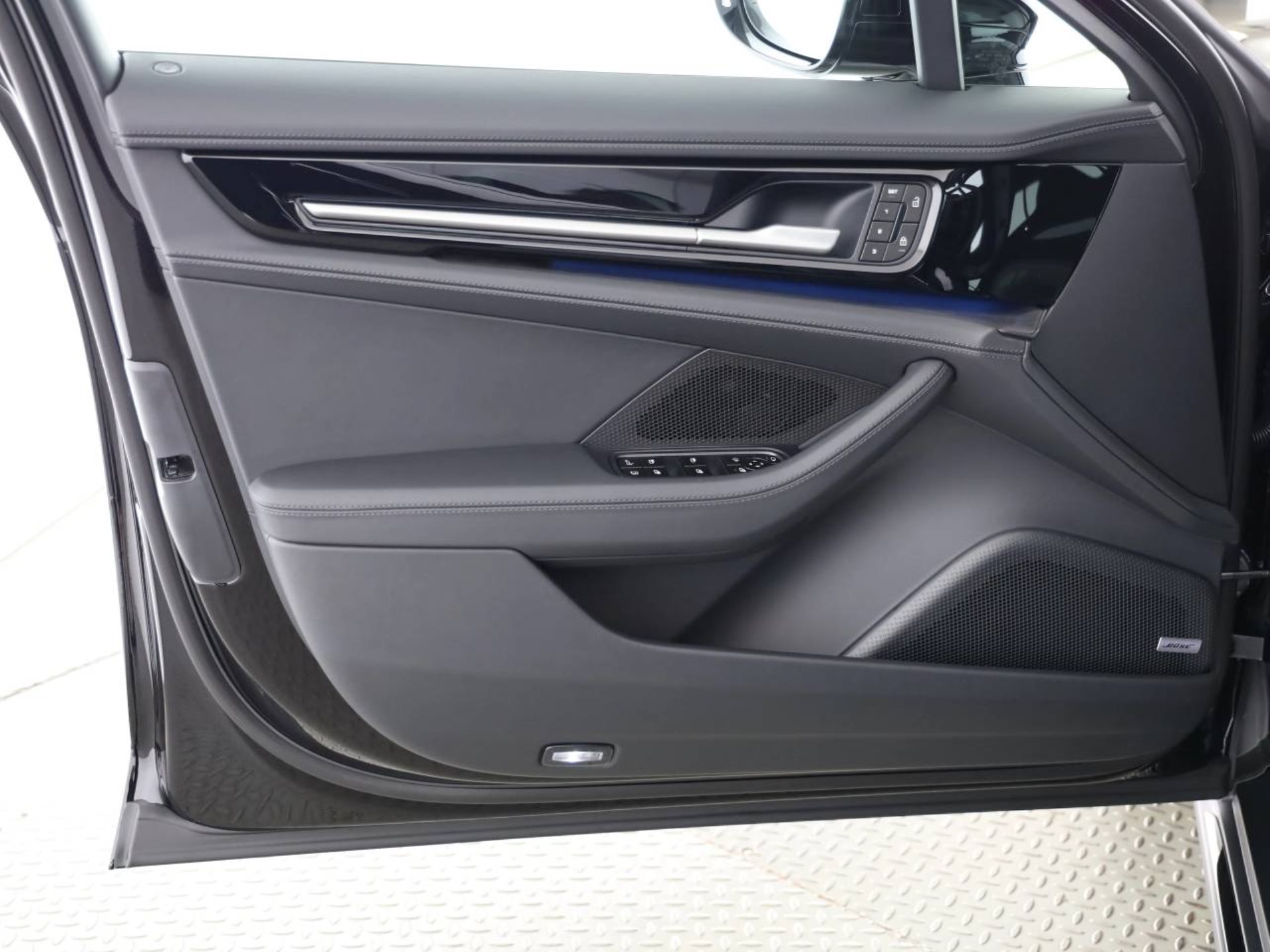PORSCHE Panamera 4 E-Hybrid-image-17