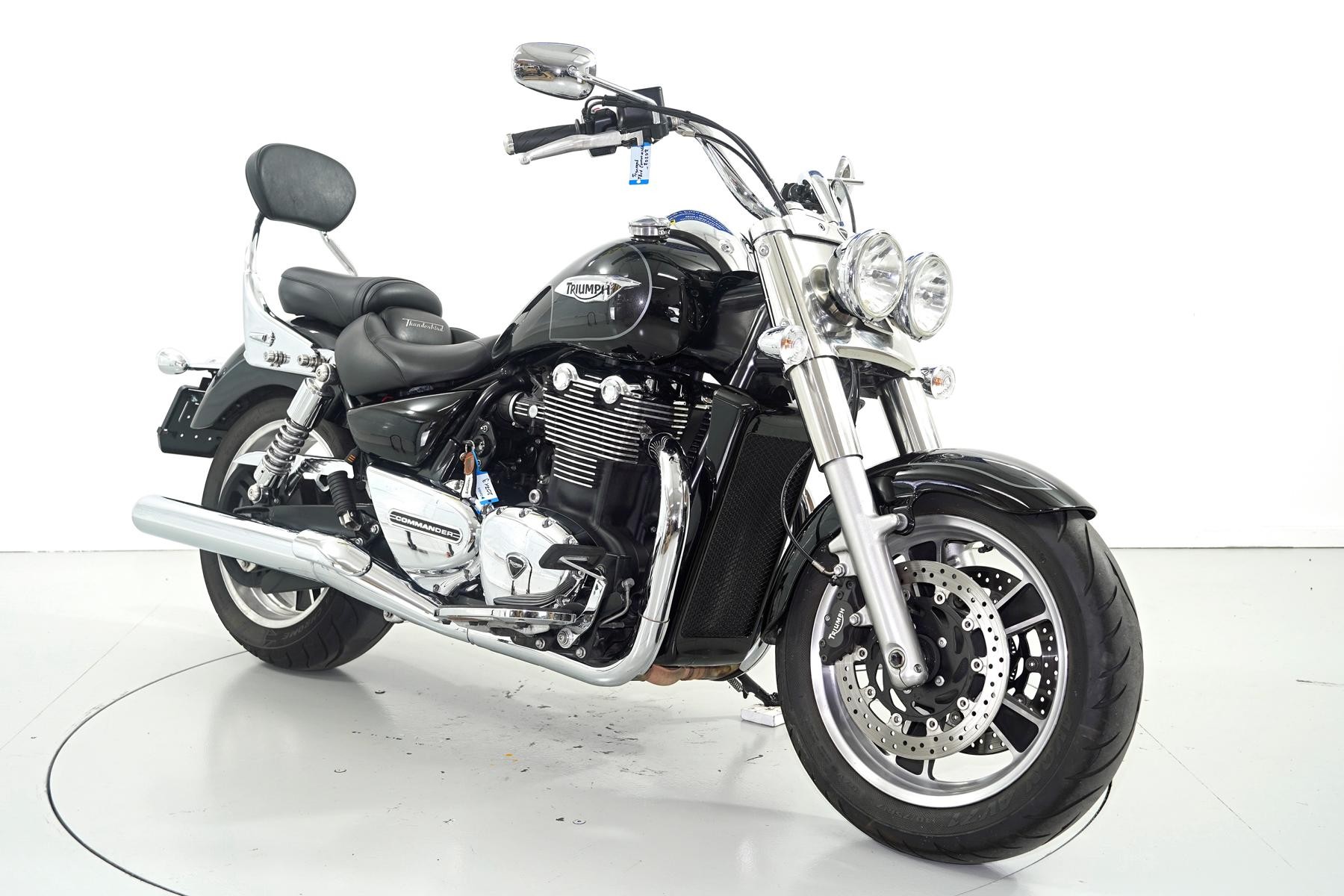TRIUMPH Thunderbird Commander 1700 ABS-showroom-element-1