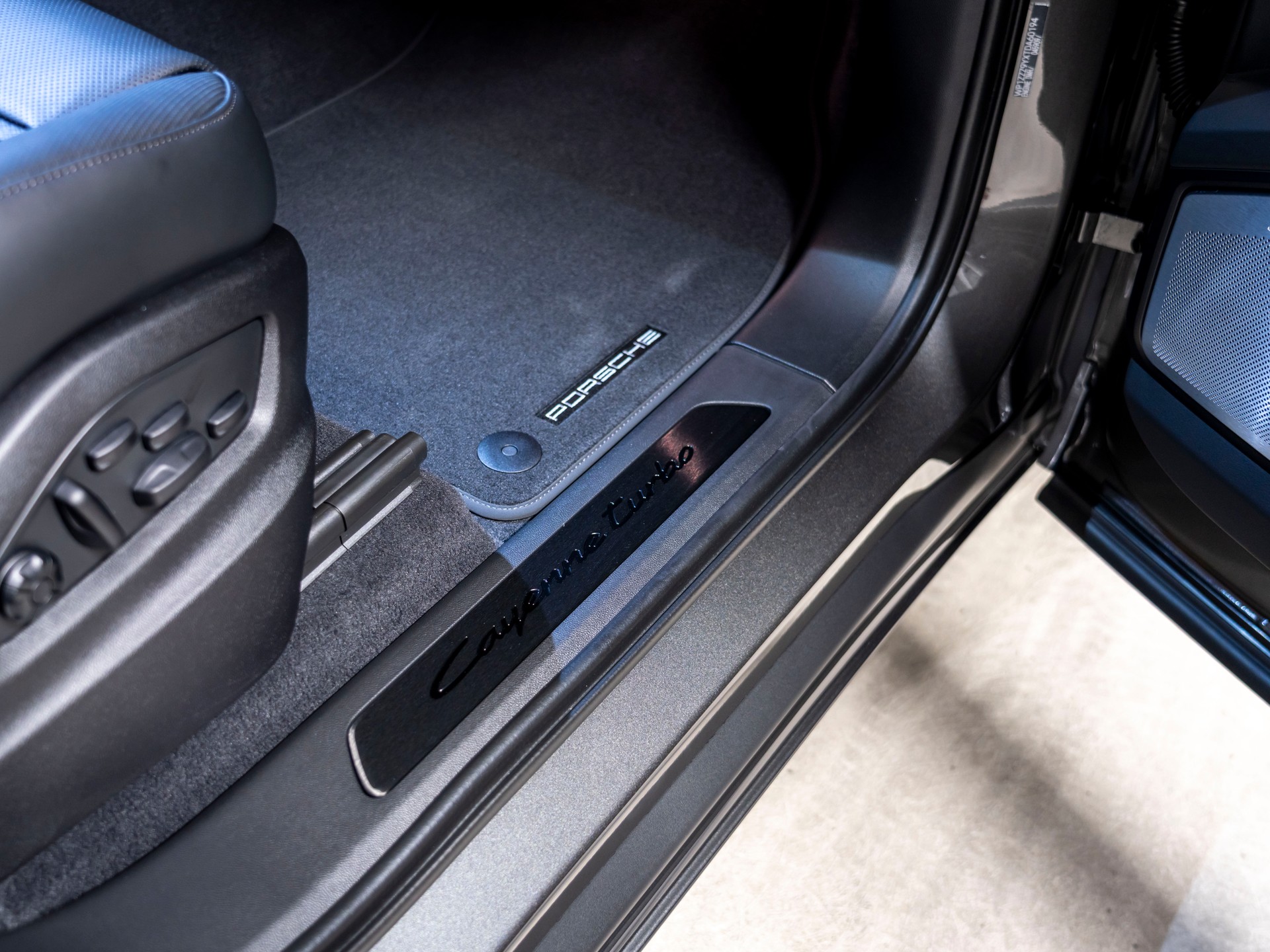 PORSCHE Cayenne Coupé Turbo E-Hybrid Tiptronic-image-20
