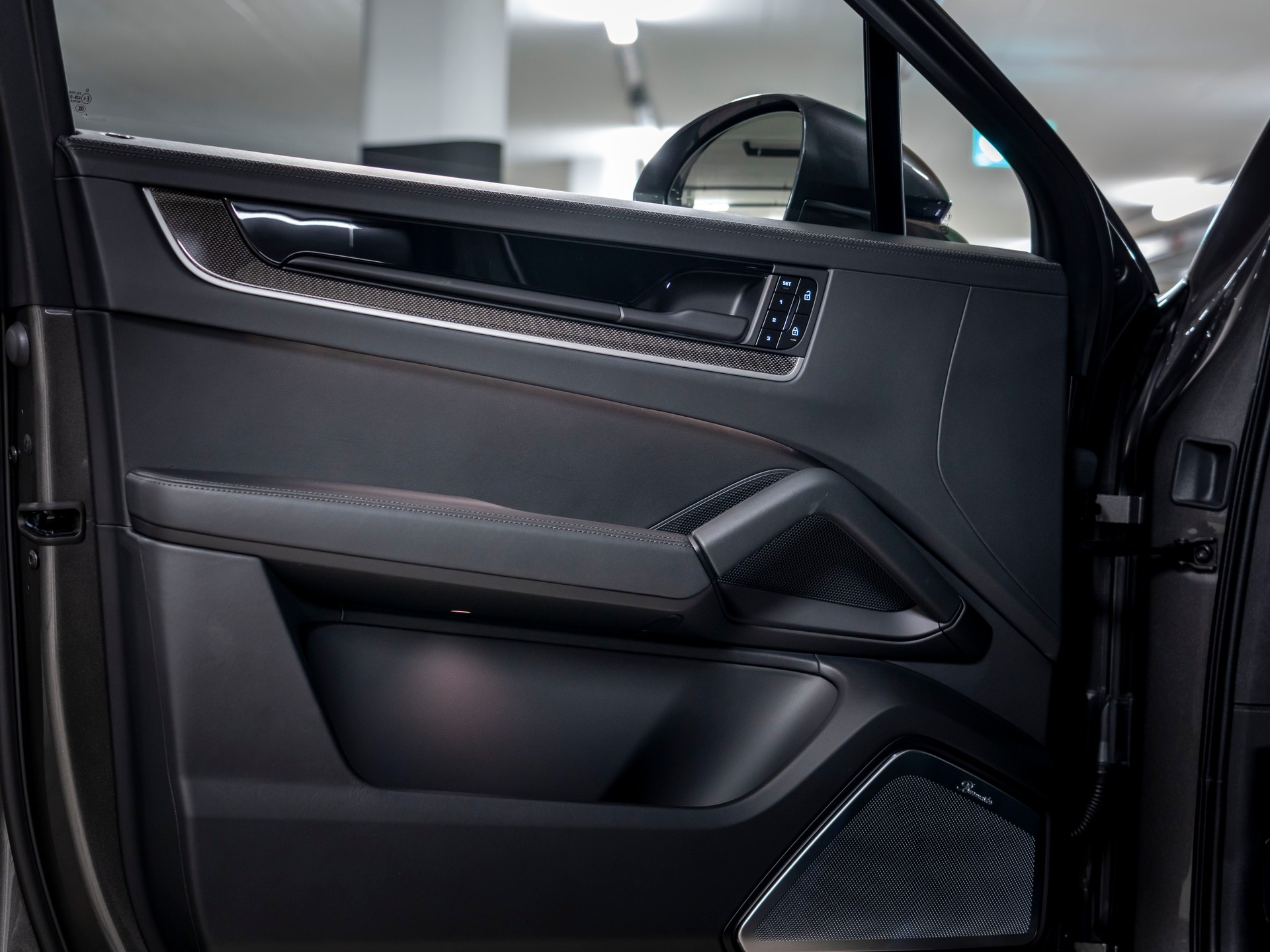 PORSCHE Cayenne Coupé Turbo E-Hybrid Tiptronic-image-16