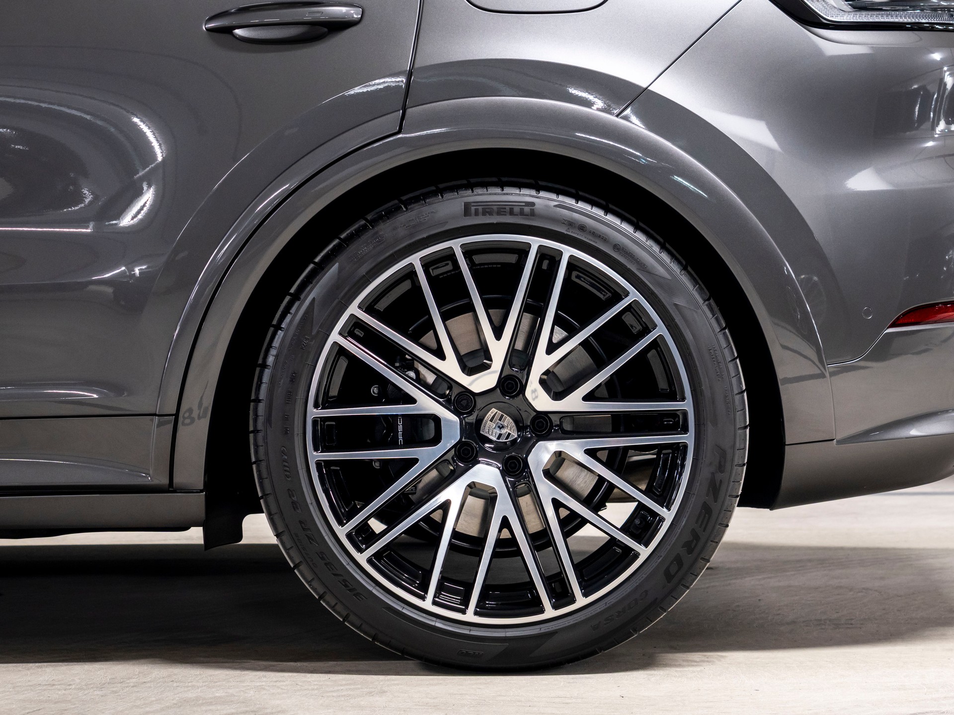 PORSCHE Cayenne Coupé Turbo E-Hybrid Tiptronic-image-5