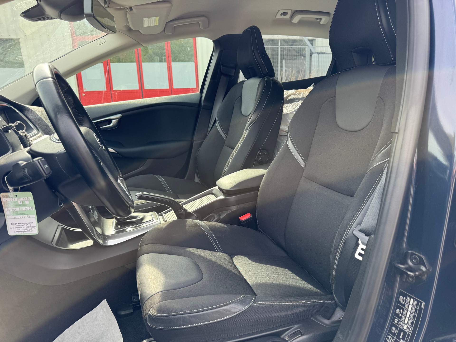 VOLVO V40 D2 Momentum Powershift-image-6