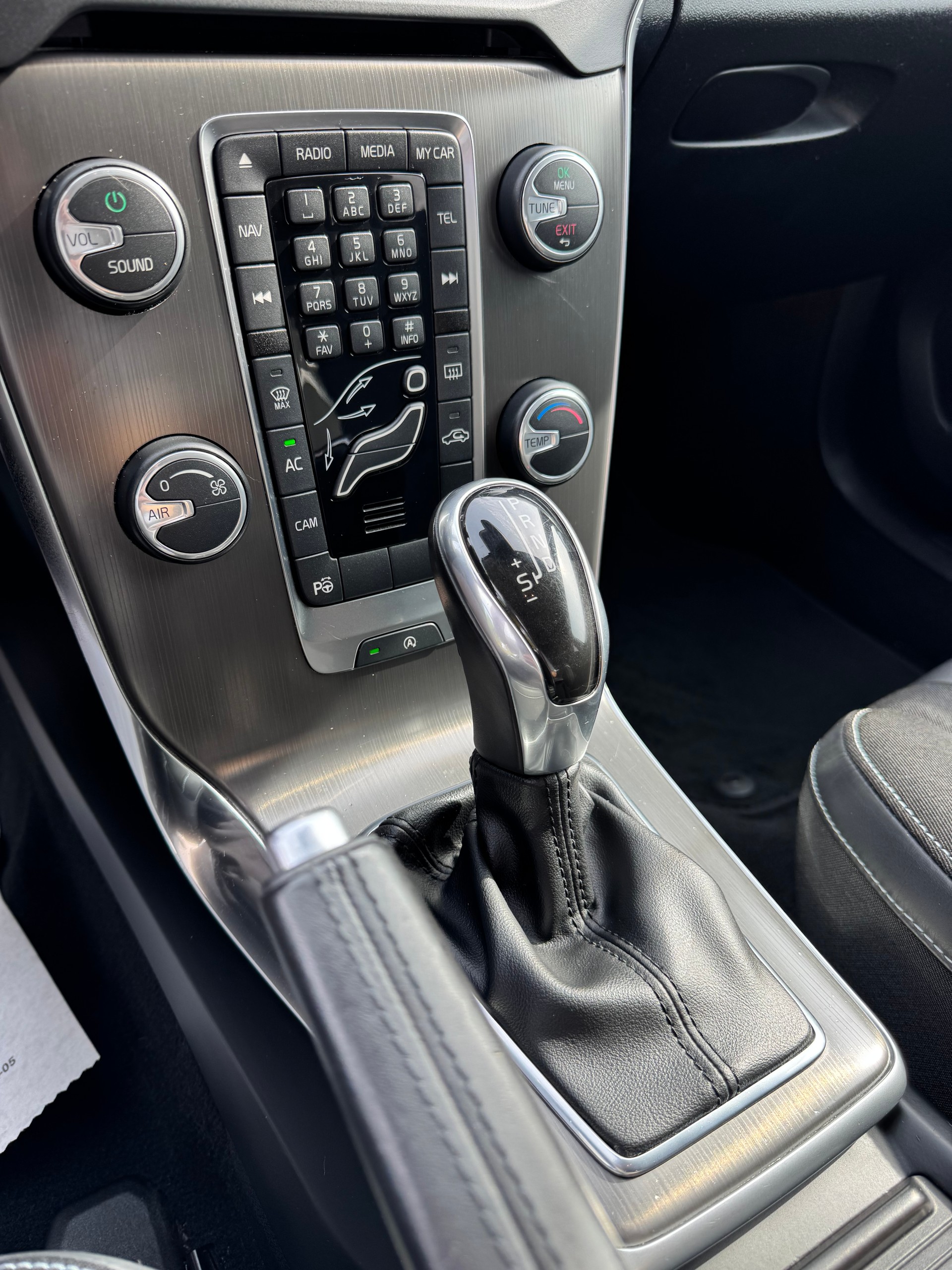 VOLVO V40 D2 Momentum Powershift-image-10