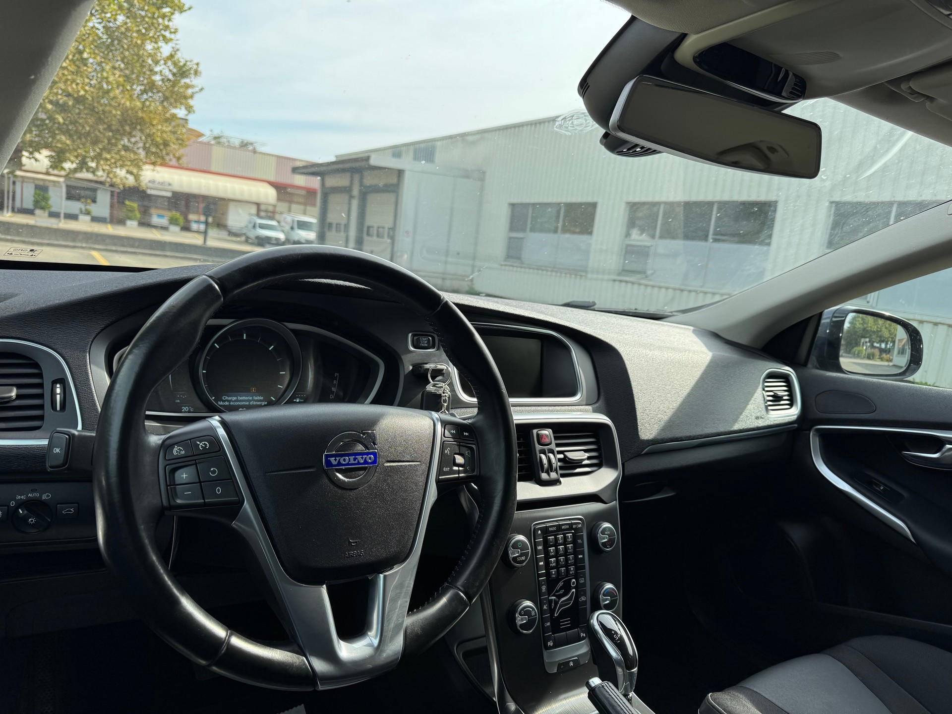 VOLVO V40 D2 Momentum Powershift-image-8