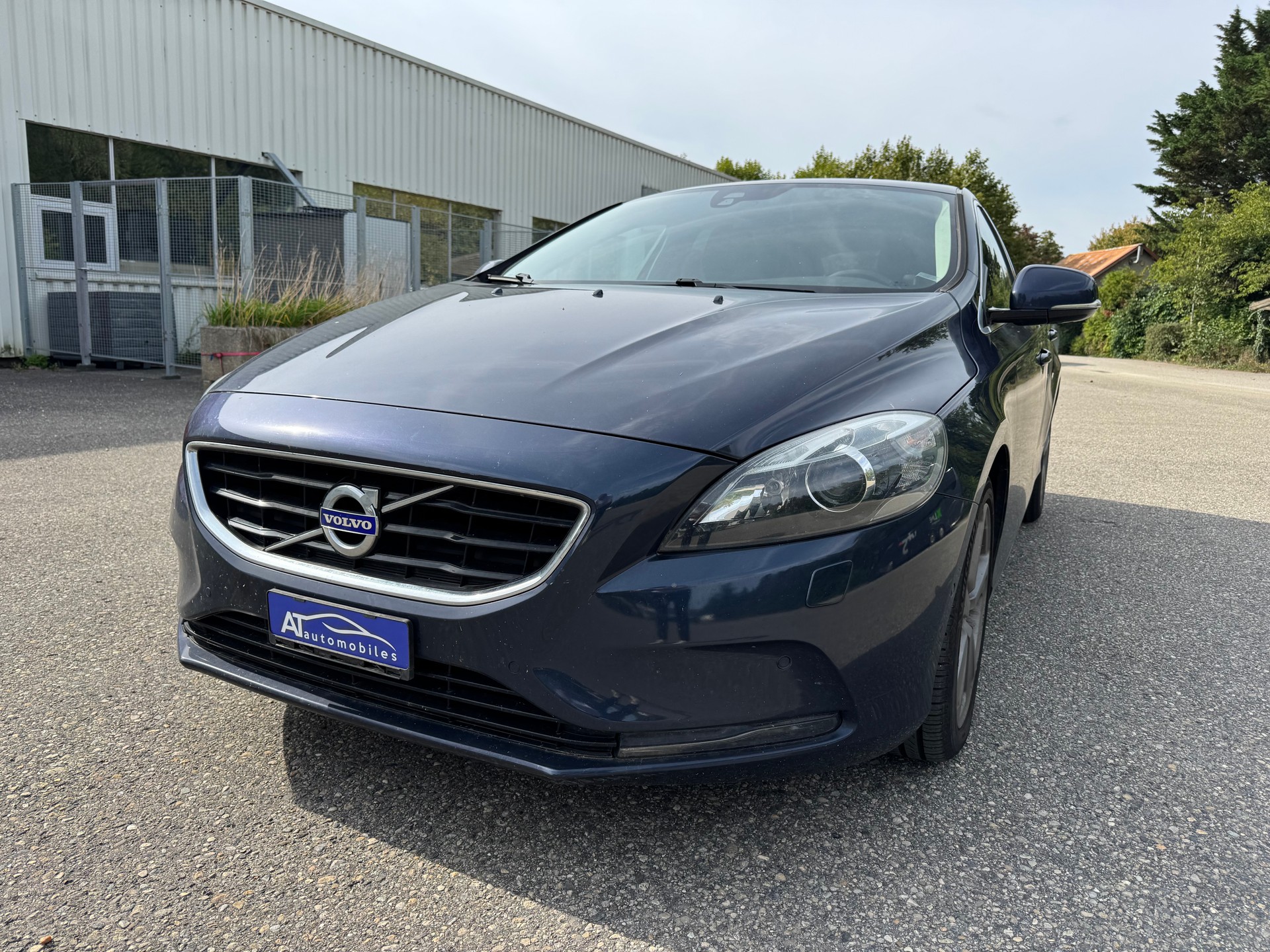 VOLVO V40 D2 Momentum Powershift-image-1
