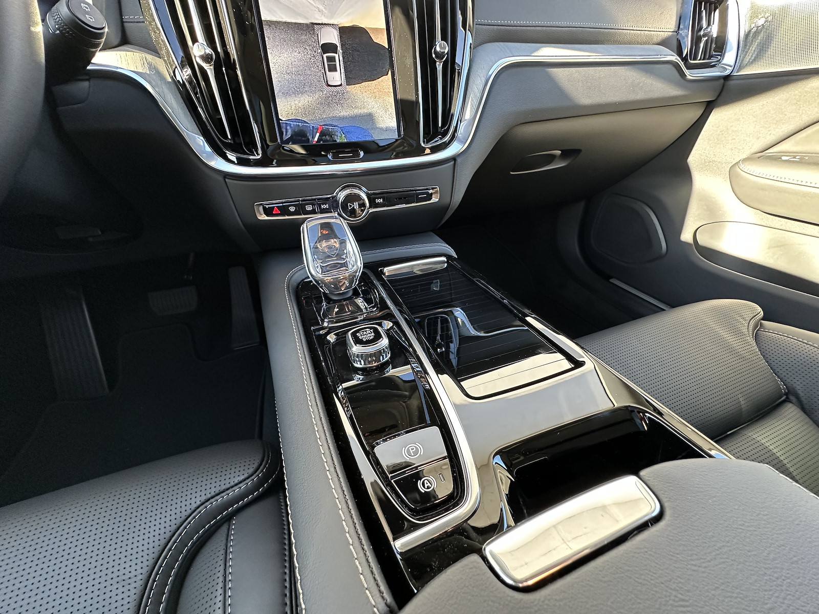 VOLVO V60 2.0 T8 TE Ultra Dark eAWD-image-9