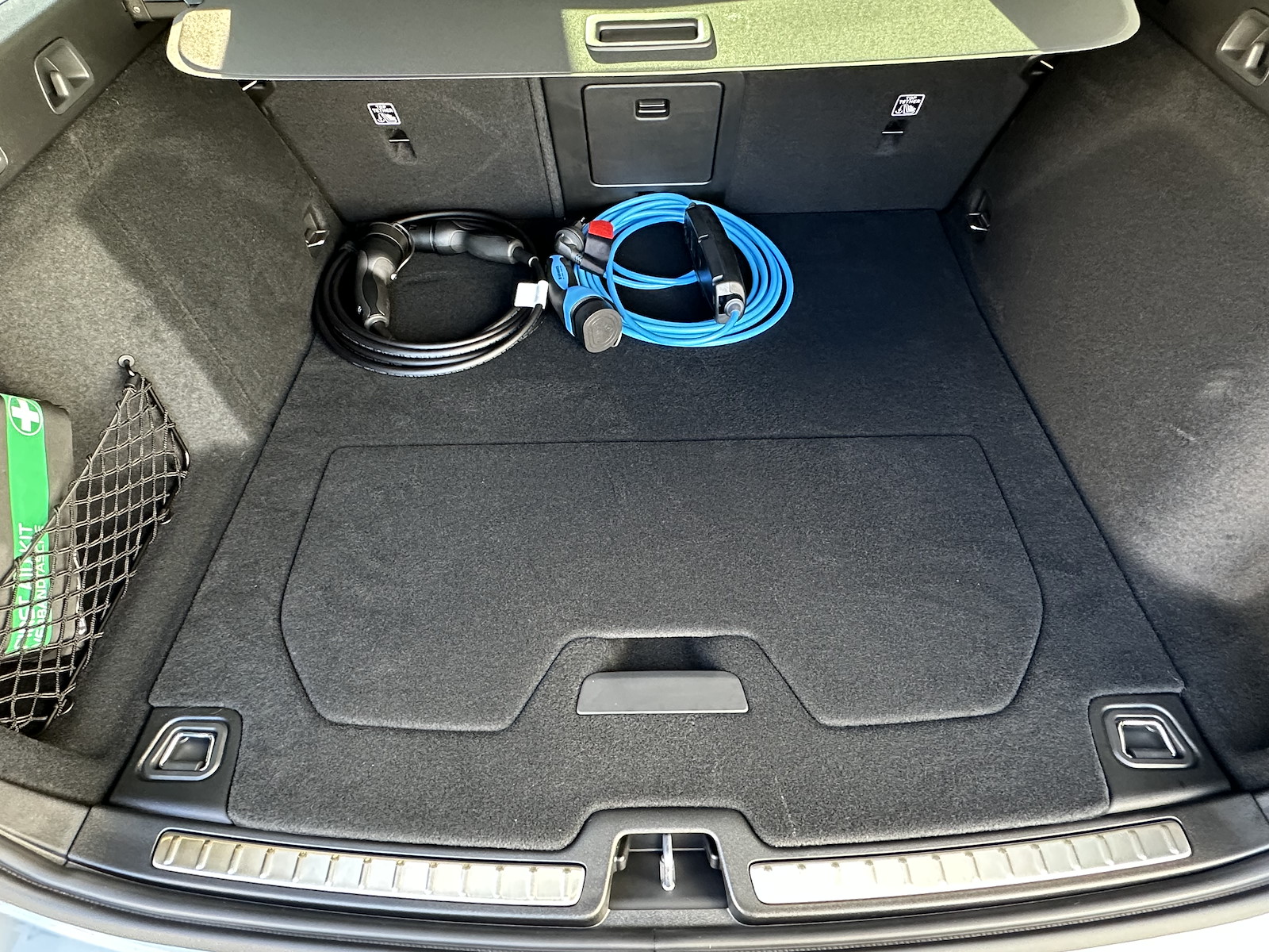 VOLVO V60 2.0 T8 TE Ultra Dark eAWD-image-15