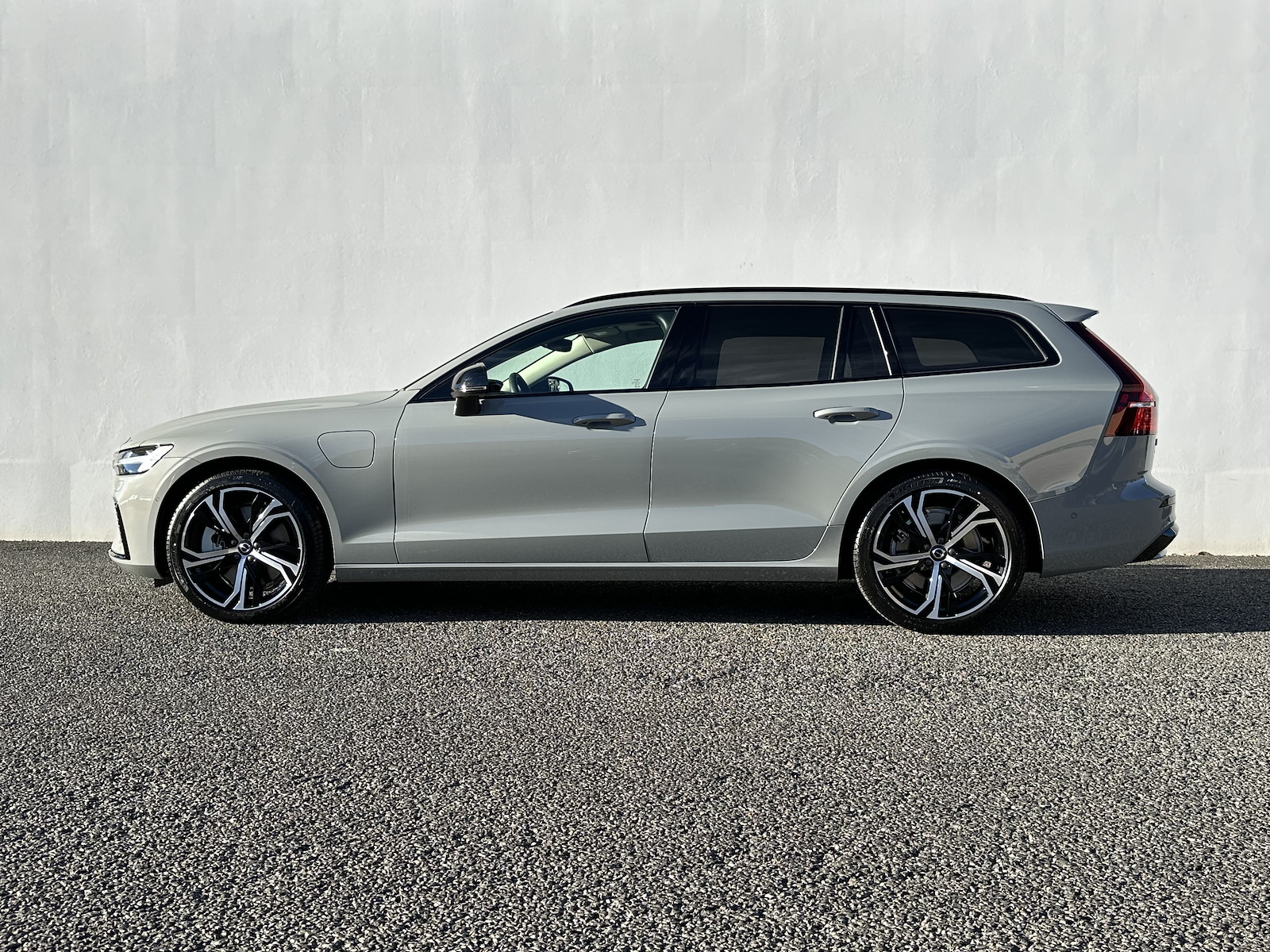 VOLVO V60 2.0 T8 TE Ultra Dark eAWD-image-4