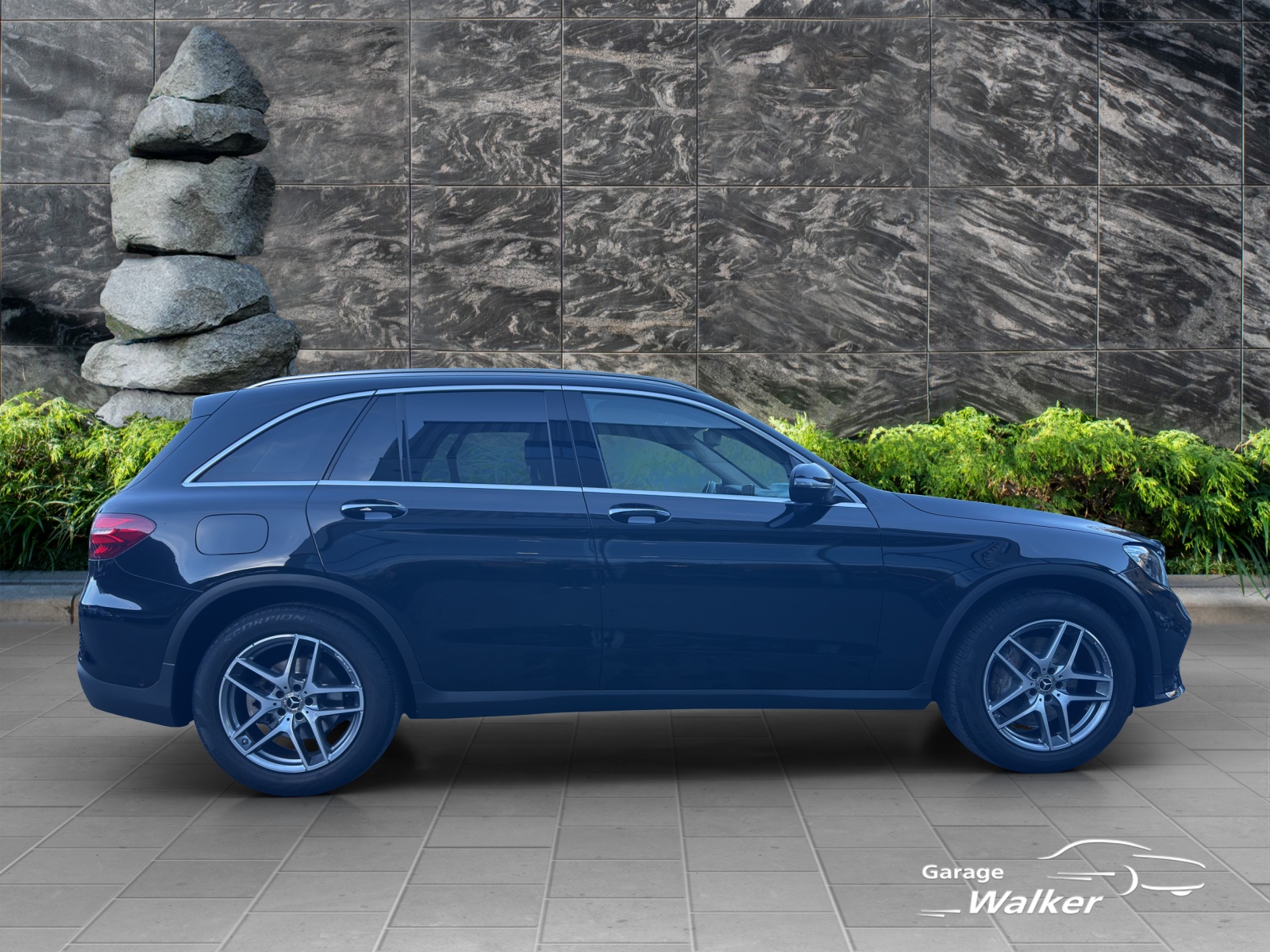 MERCEDES-BENZ GLC 300 4Matic AMG Line 9G-Tronic-image-6