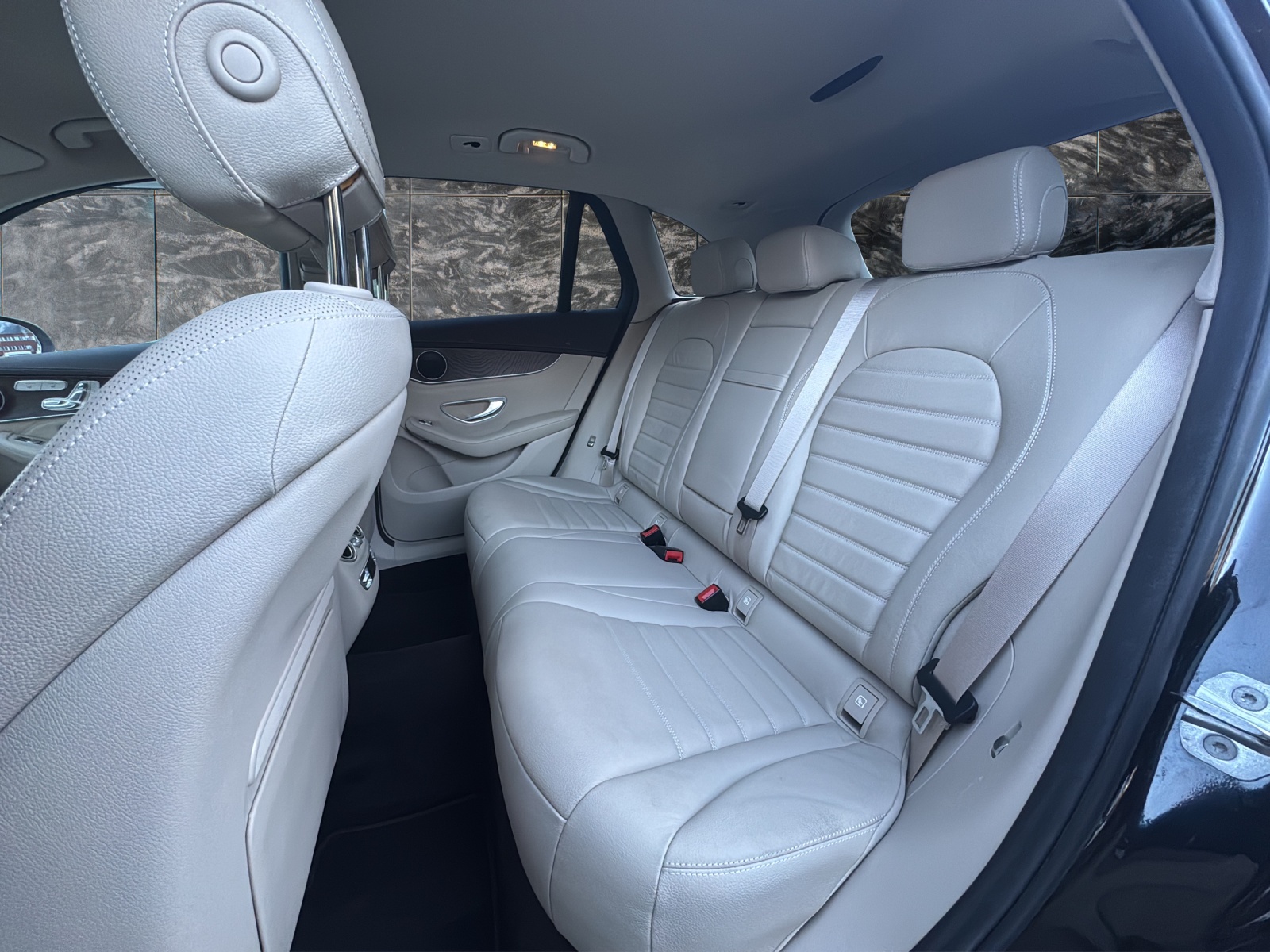 MERCEDES-BENZ GLC 300 4Matic AMG Line 9G-Tronic-image-14
