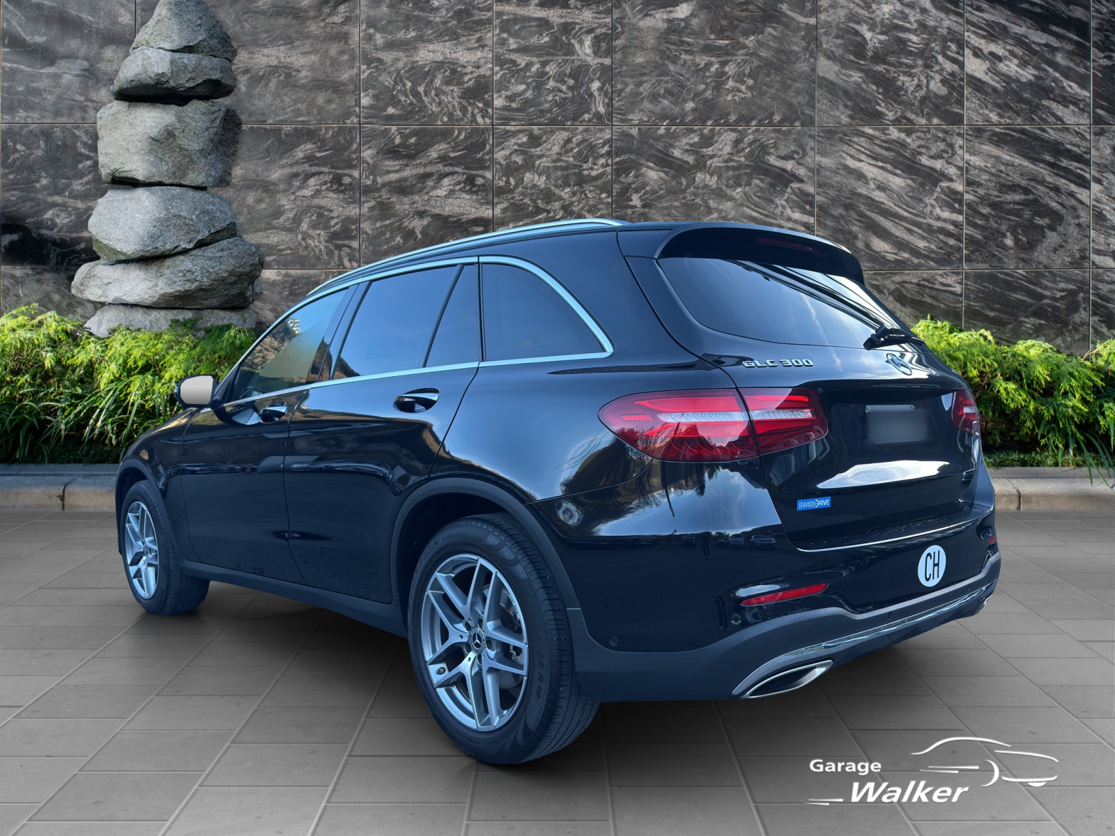 MERCEDES-BENZ GLC 300 4Matic AMG Line 9G-Tronic-image-2