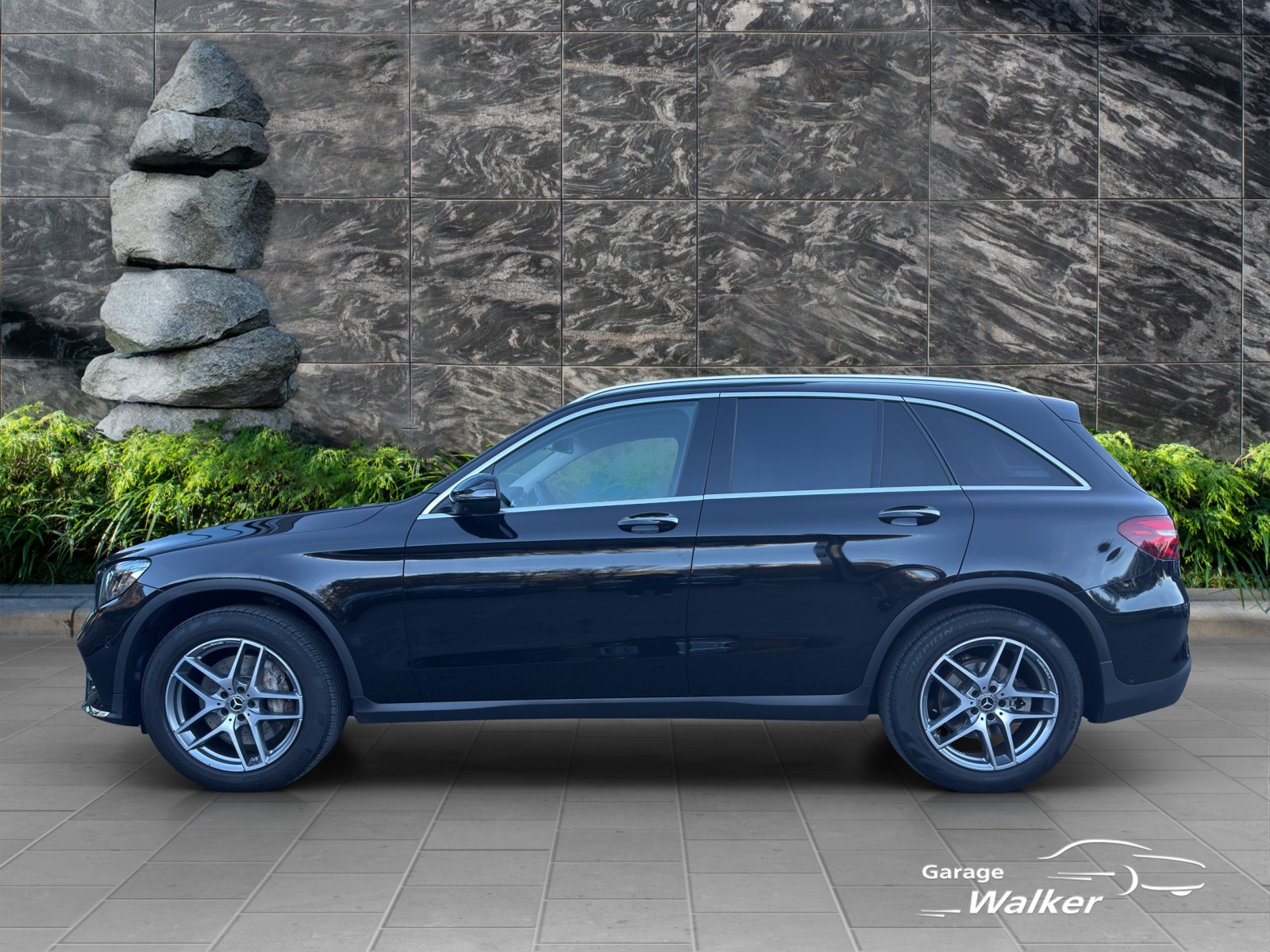 MERCEDES-BENZ GLC 300 4Matic AMG Line 9G-Tronic-image-1