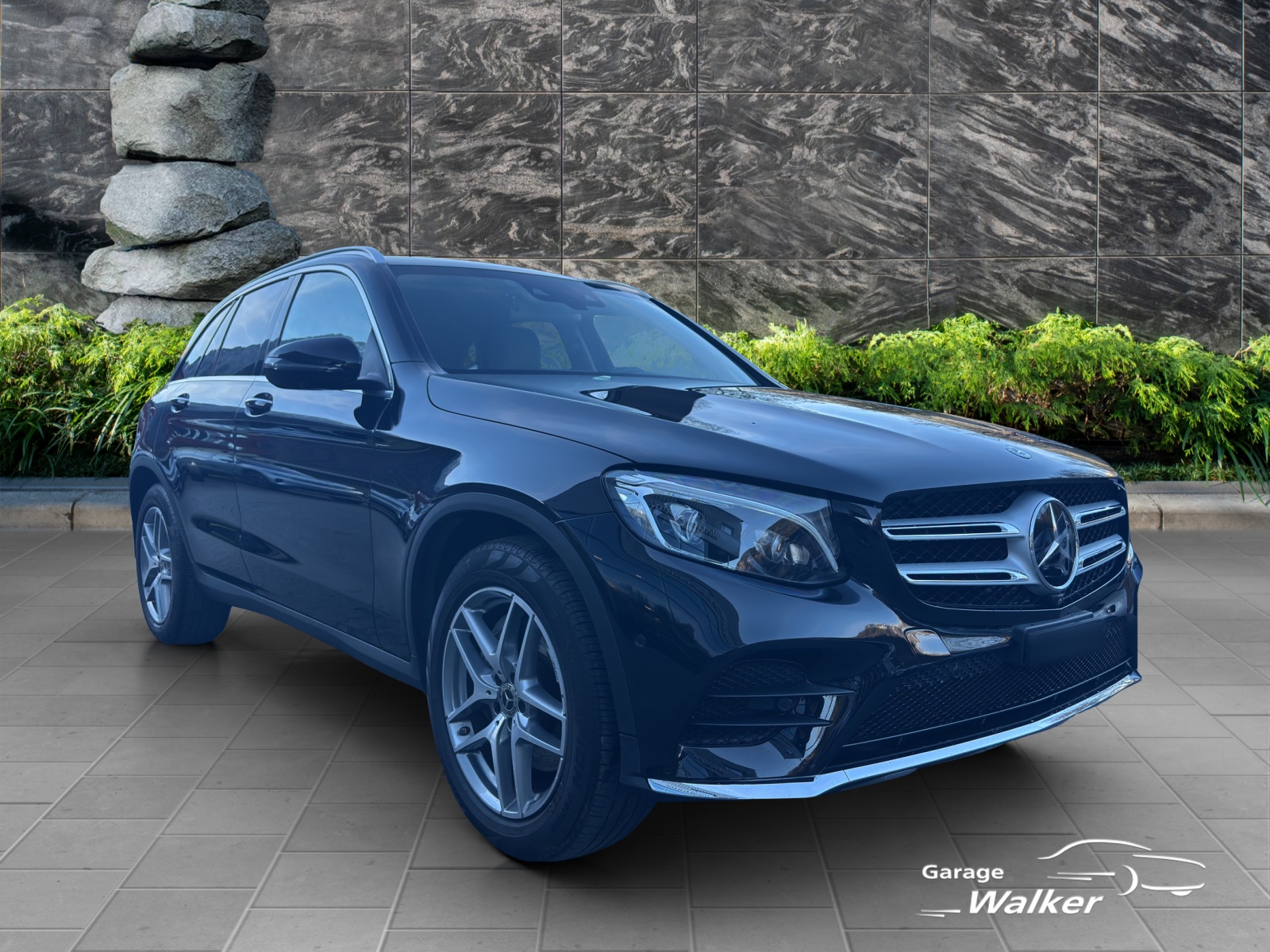 MERCEDES-BENZ GLC 300 4Matic AMG Line 9G-Tronic-image-7