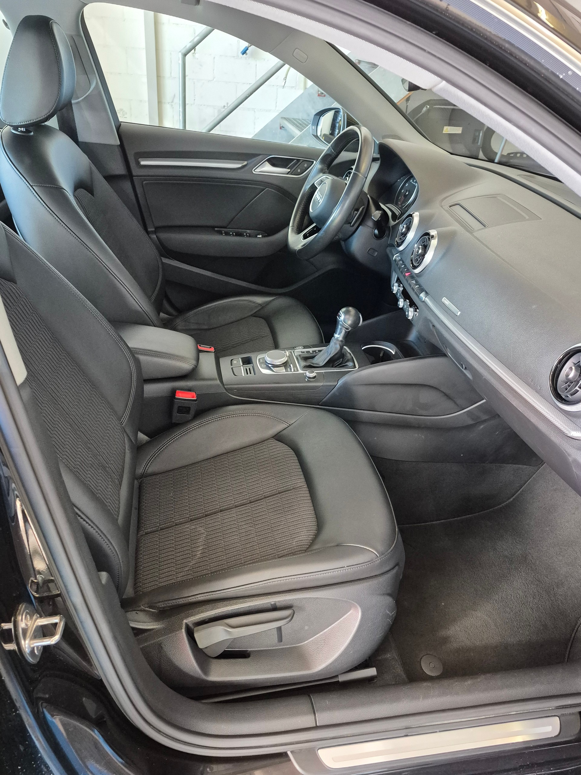 AUDI A3 Sportback 1.4 TFSI S-tronic-image-14