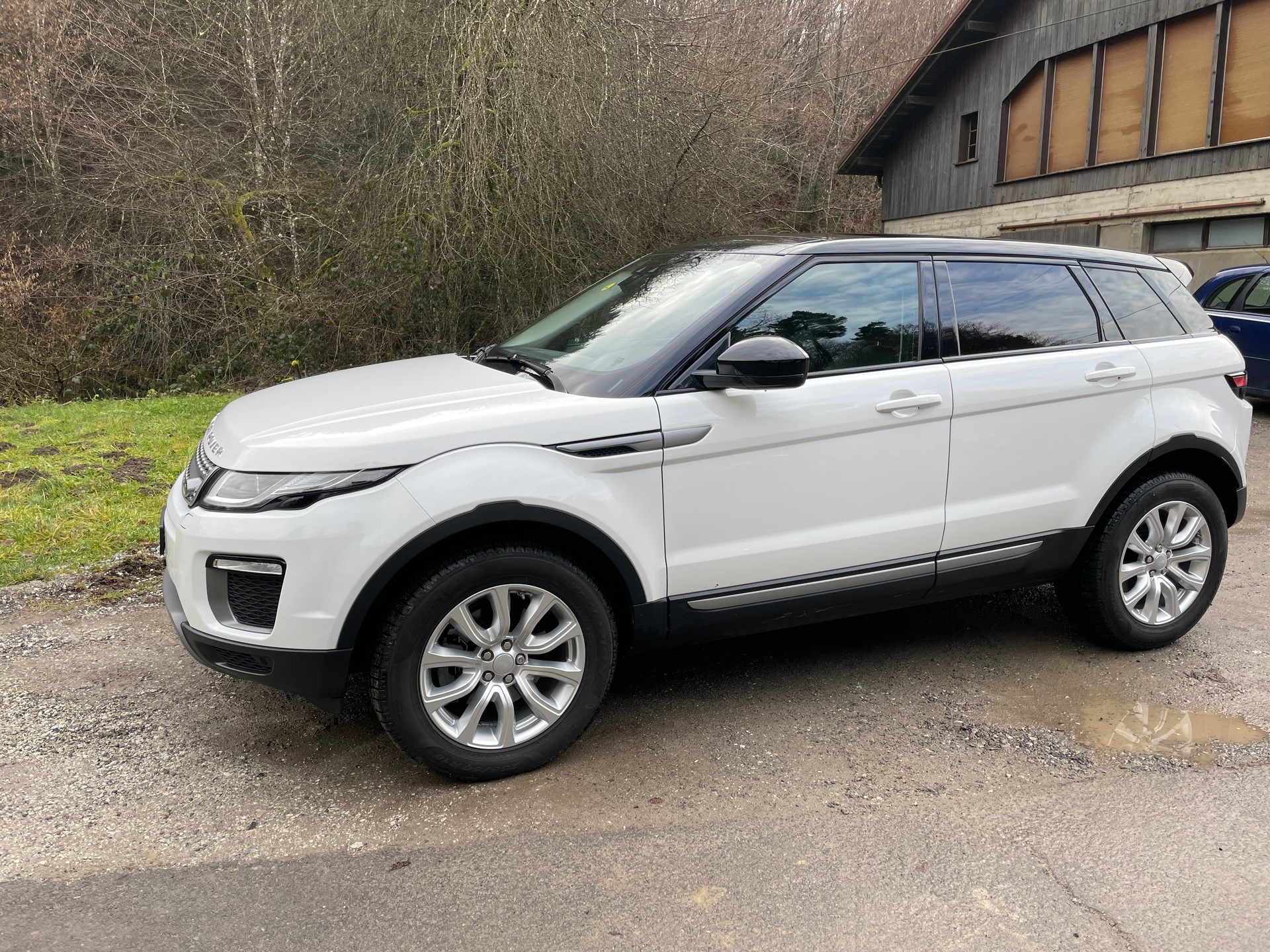 LAND ROVER Range Rover Evoque 2.0 TD4 SE AT9-image-1