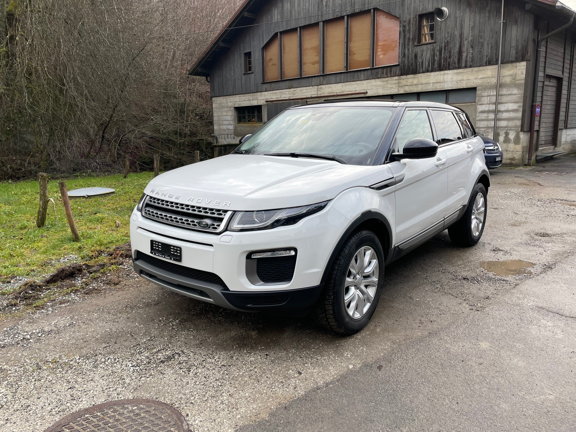 LAND ROVER Range Rover Evoque 2.0 TD4 SE AT9-image-0
