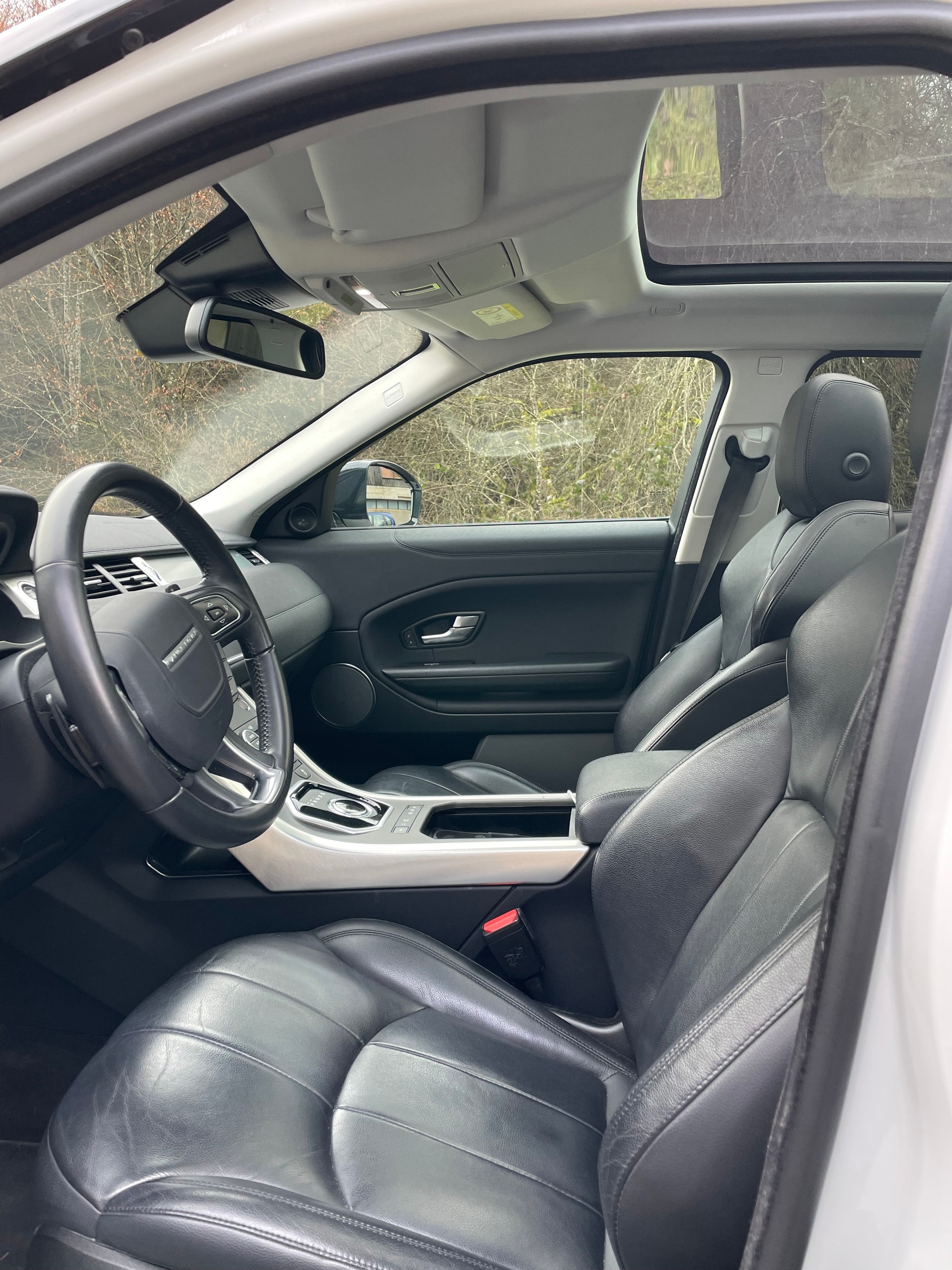 LAND ROVER Range Rover Evoque 2.0 TD4 SE AT9-image-4