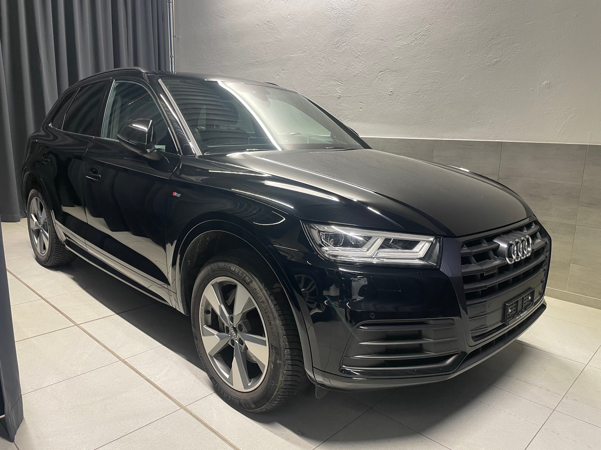 AUDI Q5 40 TDI design quattro S-tronic S-line (31)-image-0