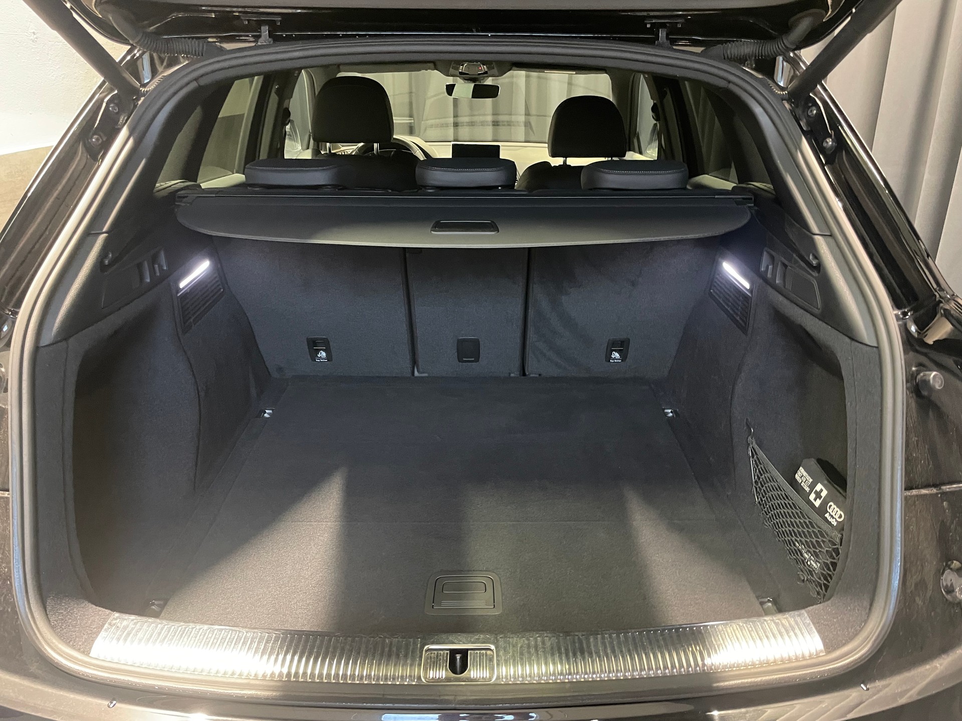 AUDI Q5 40 TDI design quattro S-tronic S-line (31)-image-18