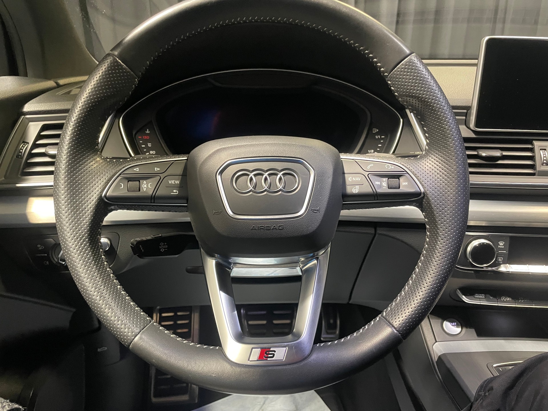 AUDI Q5 40 TDI design quattro S-tronic S-line (31)-image-10