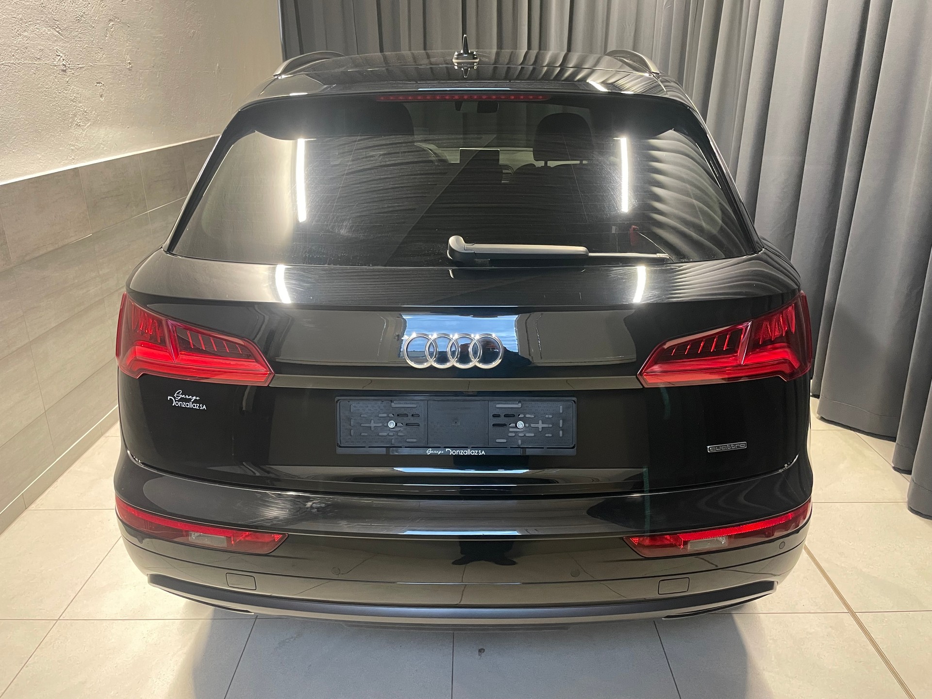 AUDI Q5 40 TDI design quattro S-tronic S-line (31)-image-4