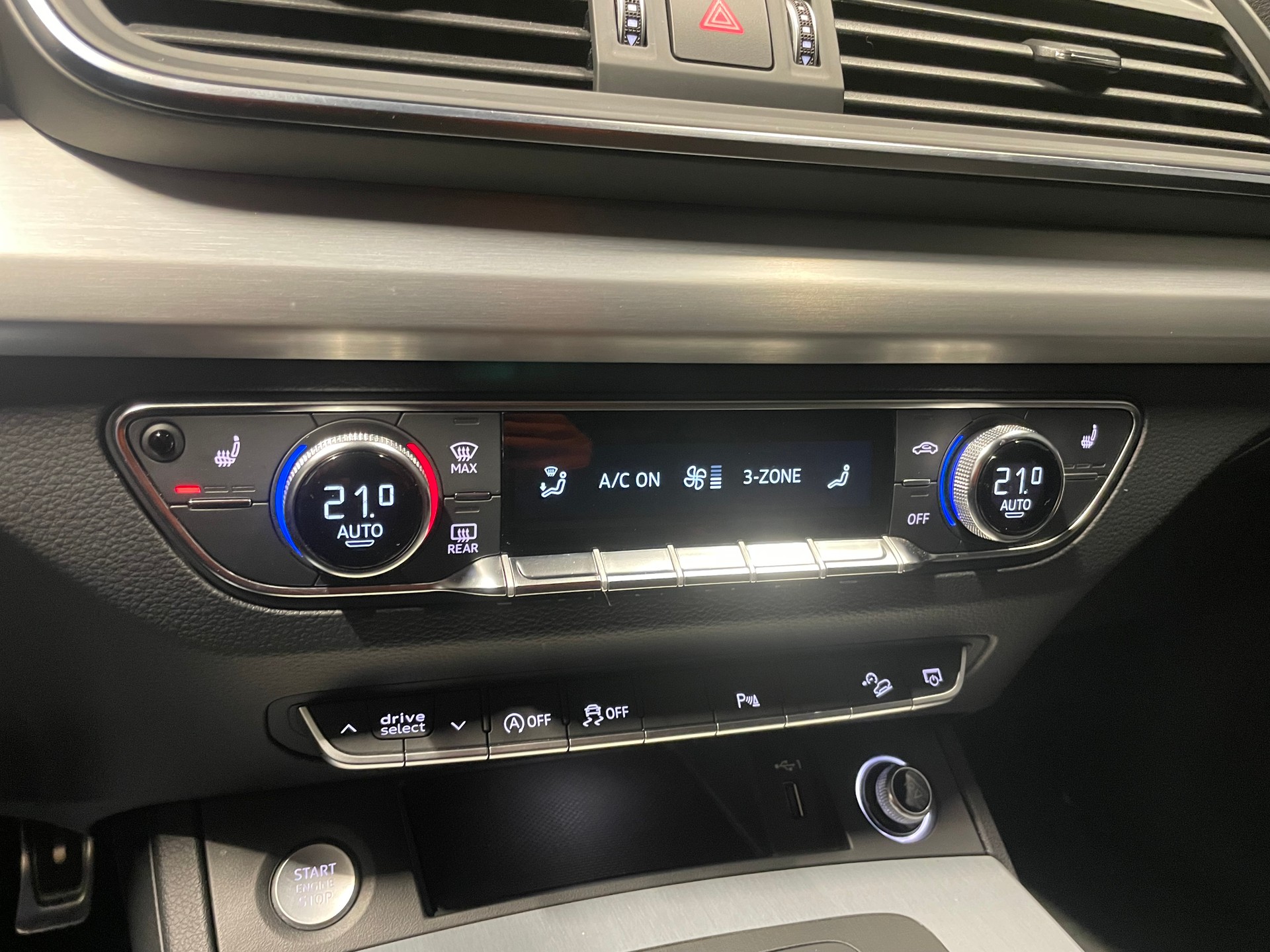 AUDI Q5 40 TDI design quattro S-tronic S-line (31)-image-14