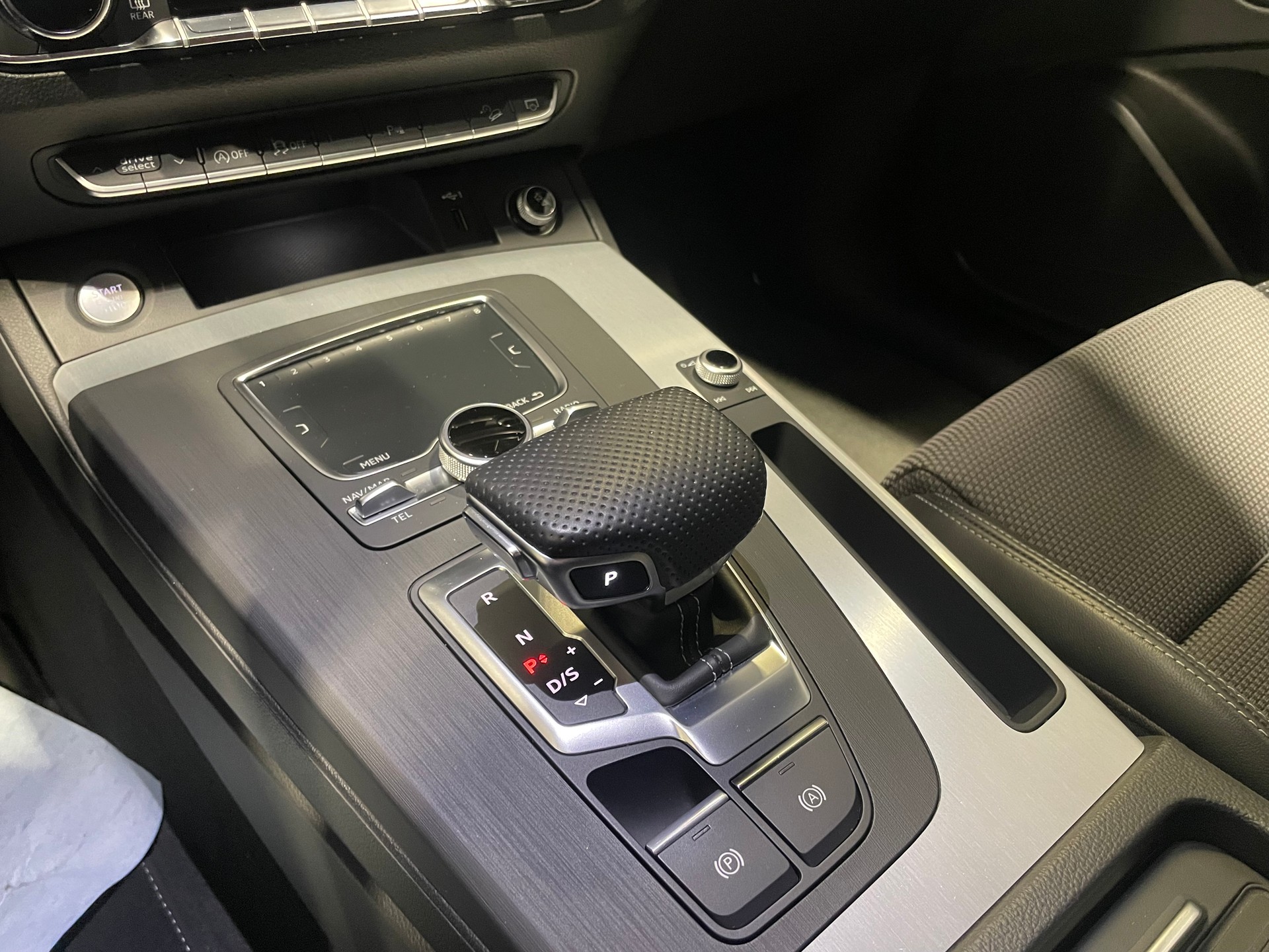 AUDI Q5 40 TDI design quattro S-tronic S-line (31)-image-15