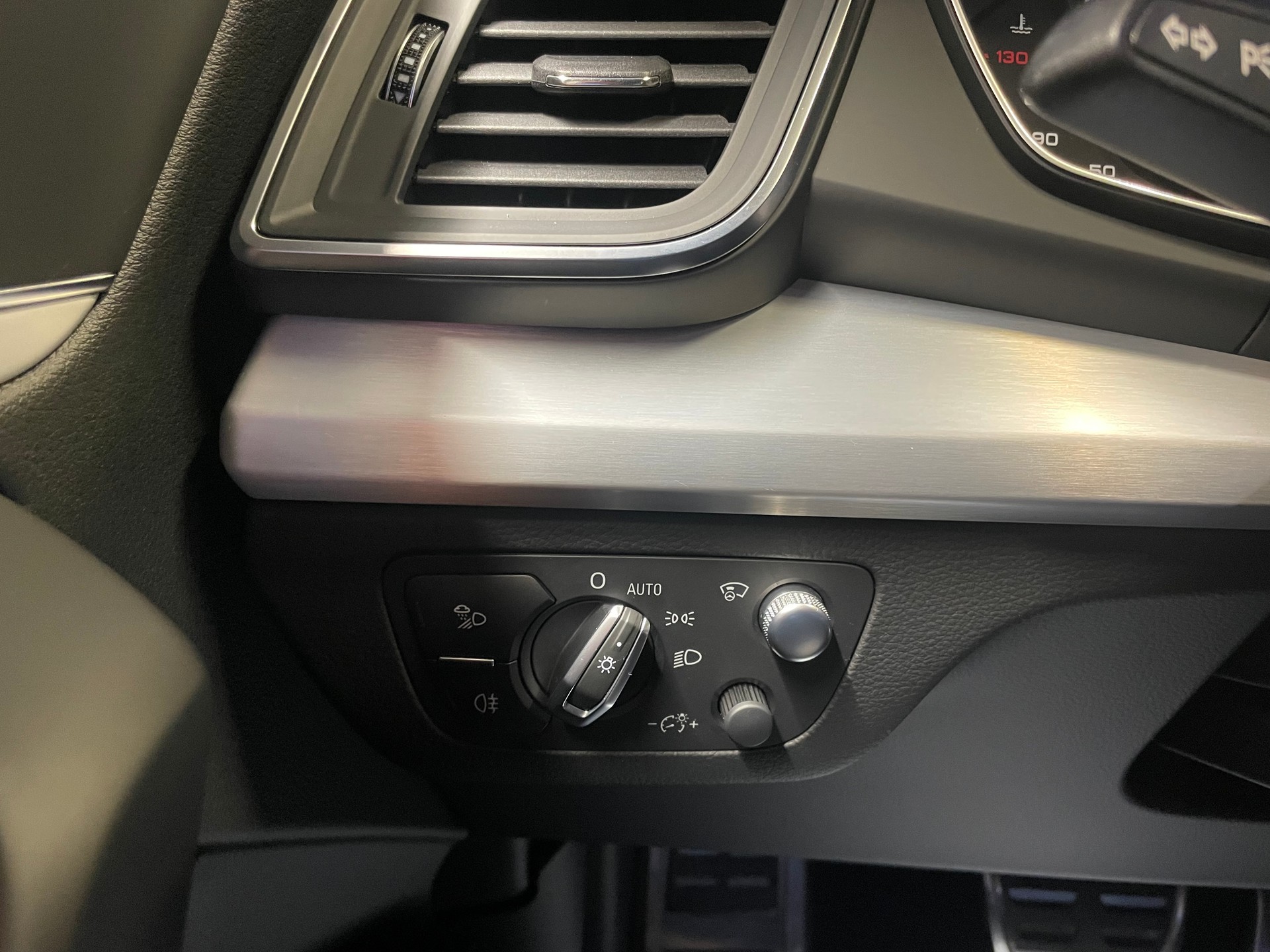 AUDI Q5 40 TDI design quattro S-tronic S-line (31)-image-9