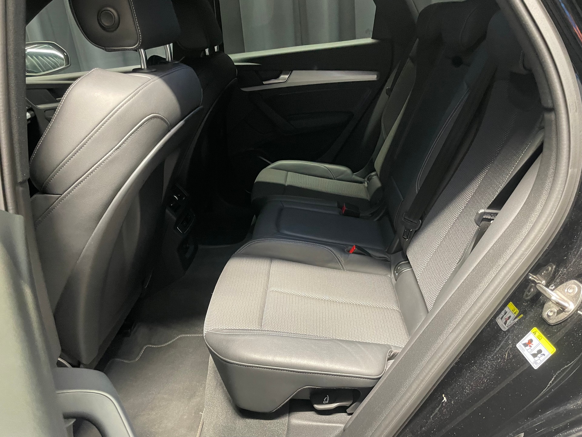 AUDI Q5 40 TDI design quattro S-tronic S-line (31)-image-7
