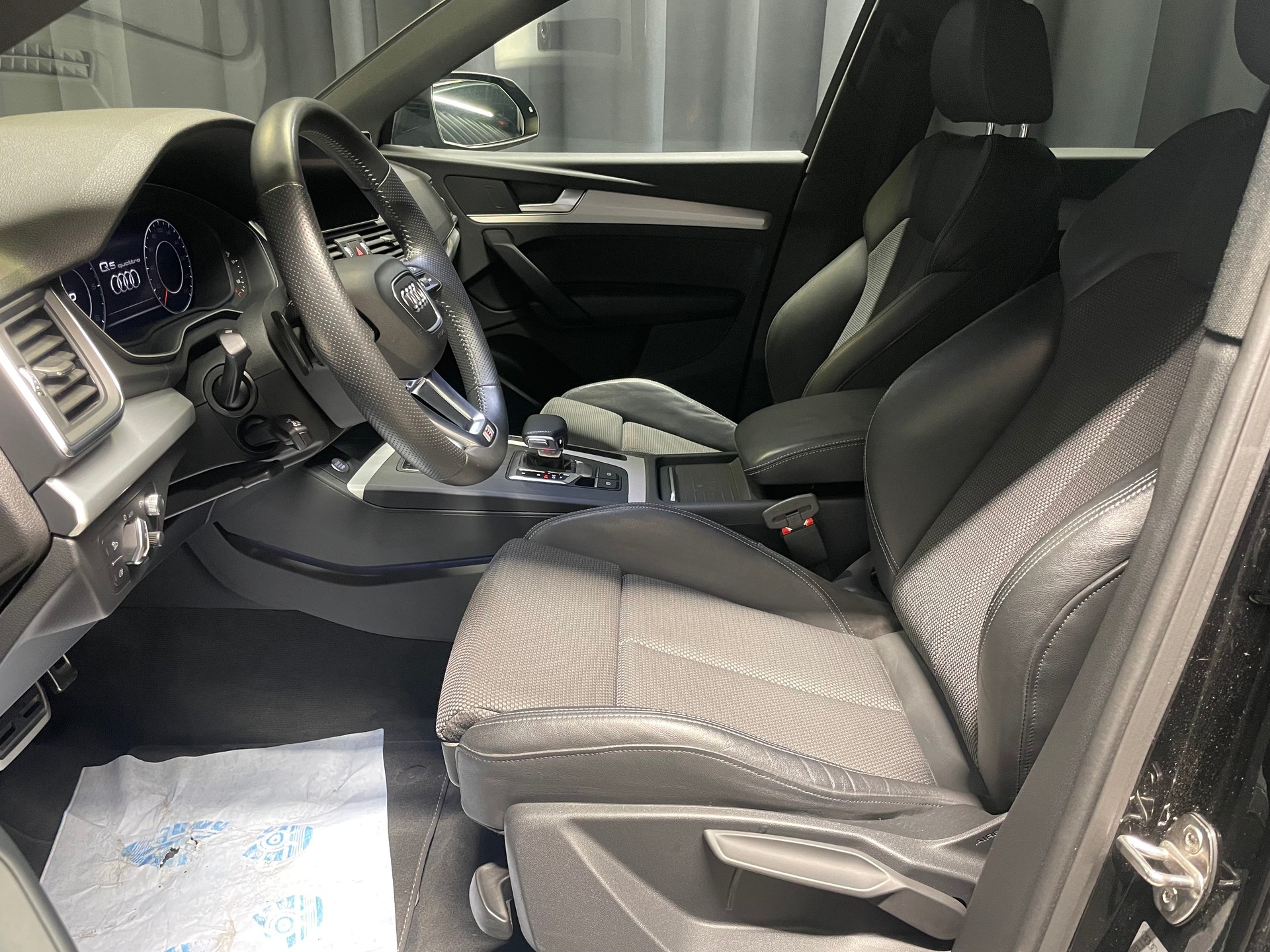 AUDI Q5 40 TDI design quattro S-tronic S-line (31)-image-6
