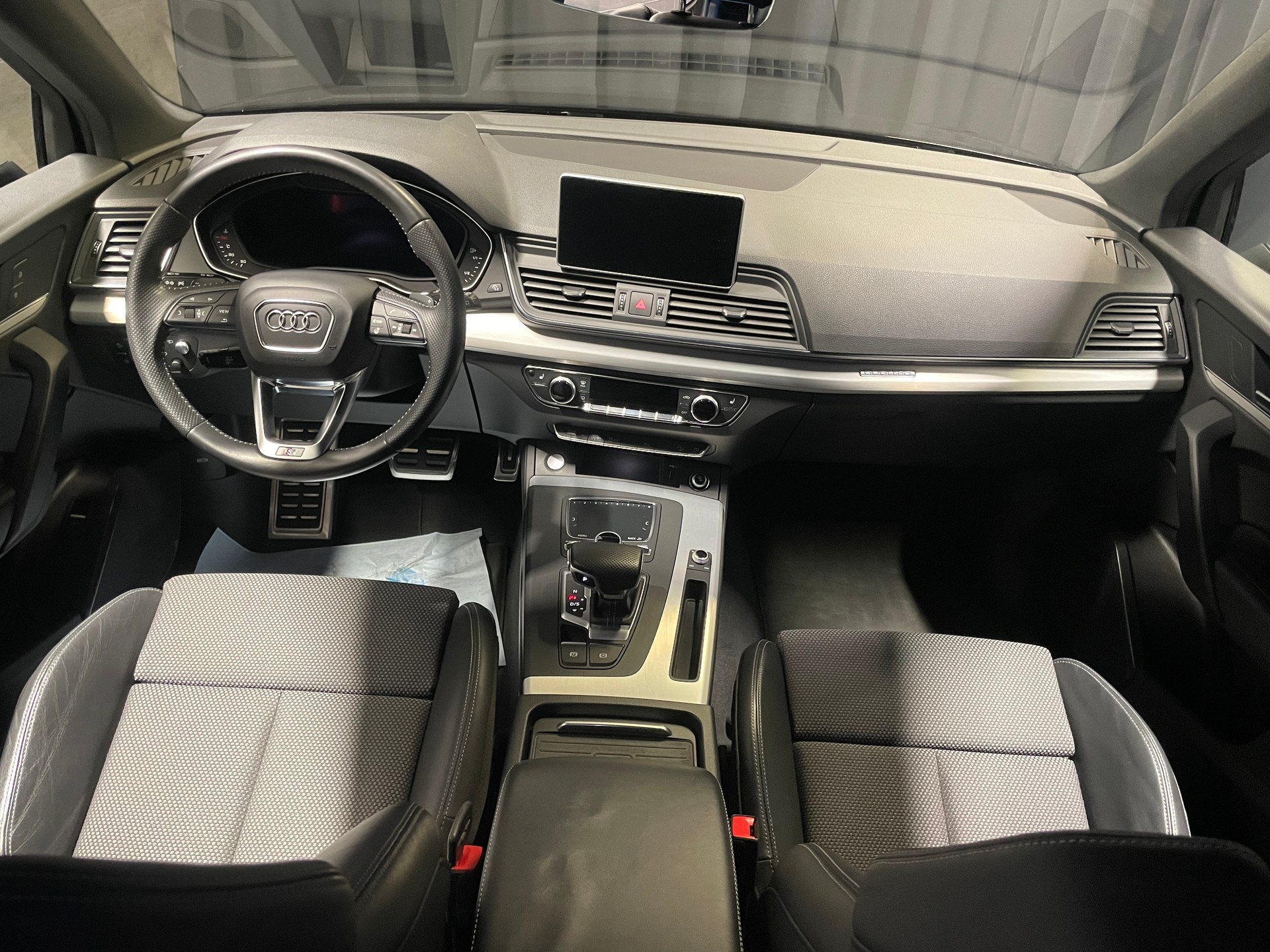AUDI Q5 40 TDI design quattro S-tronic S-line (31)-image-8