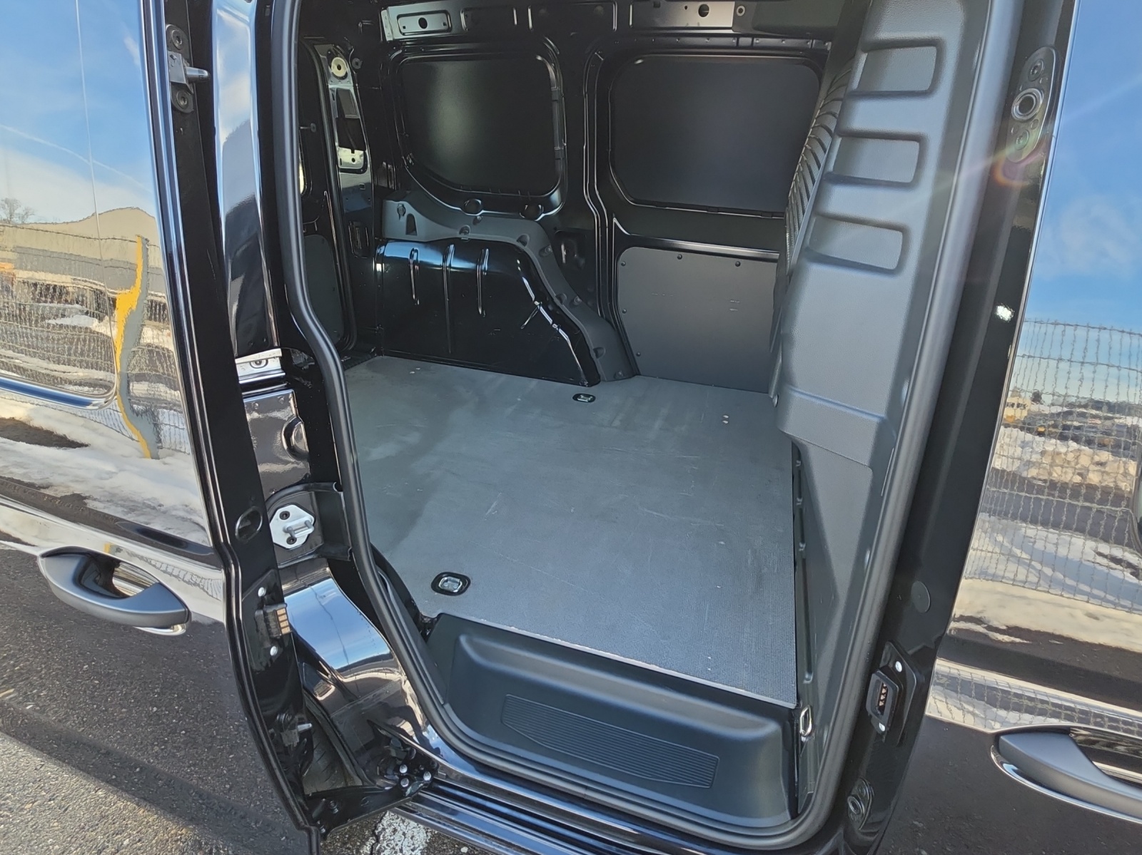 VW Caddy Cargo 2.0TDI-image-17