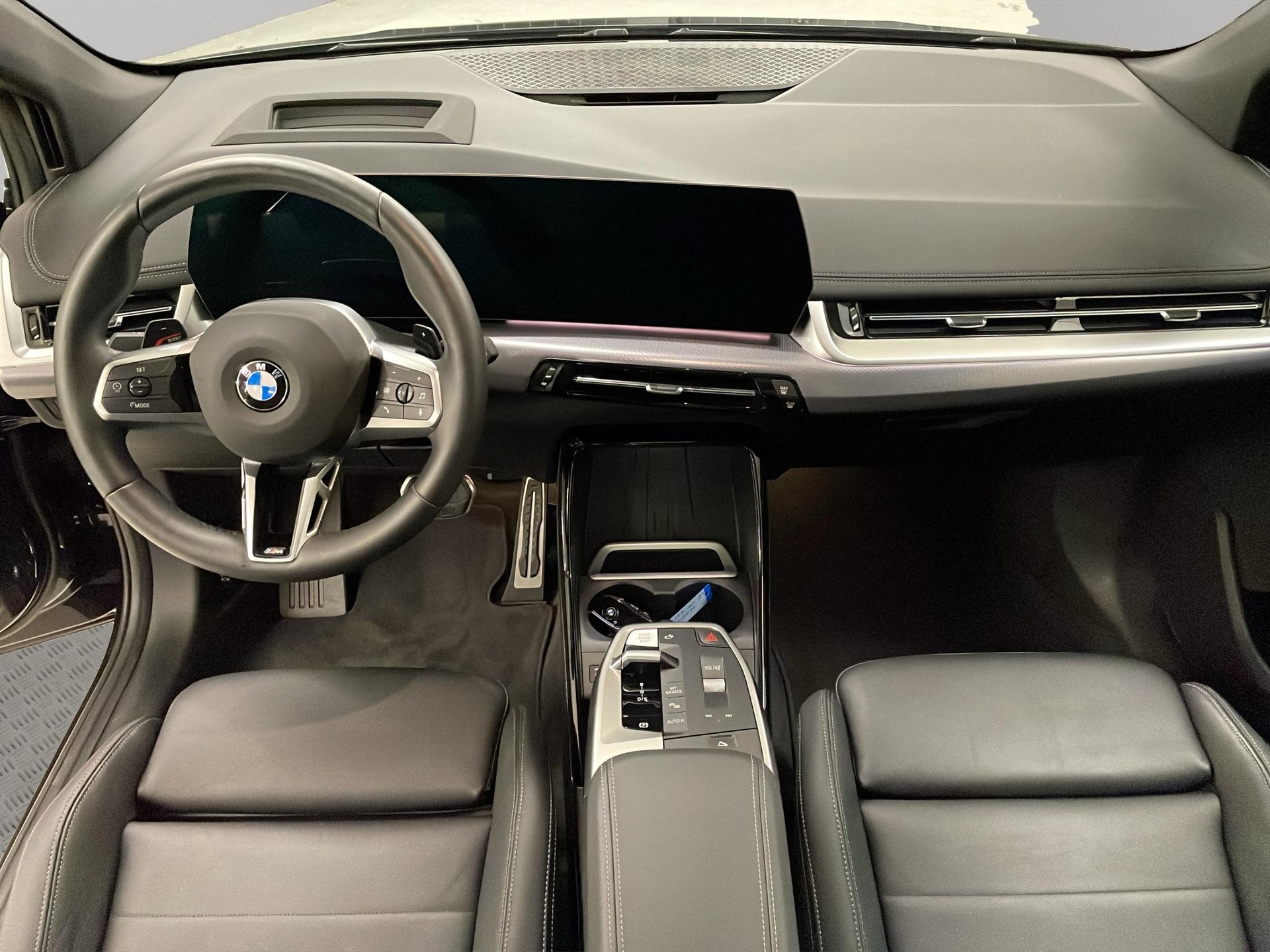 BMW 223i xDrive Active Tourer-image-11