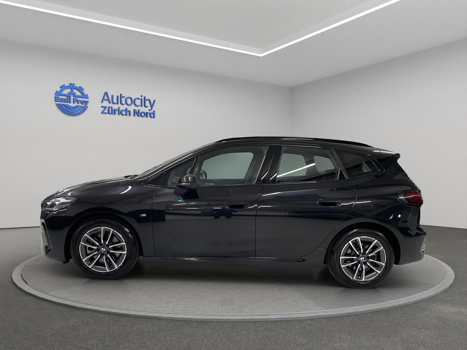 BMW 223i xDrive Active Tourer-image-4