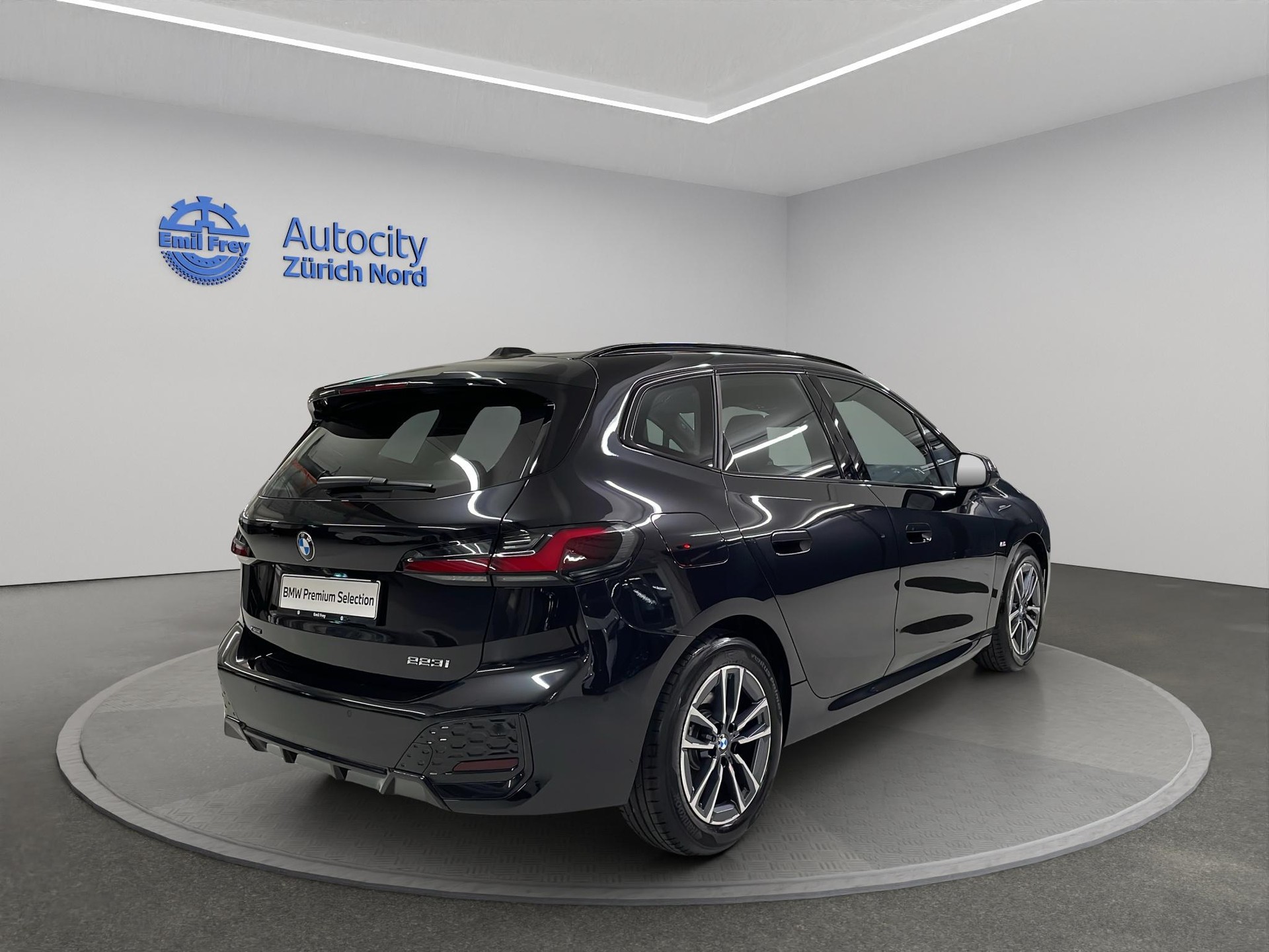 BMW 223i xDrive Active Tourer-image-1